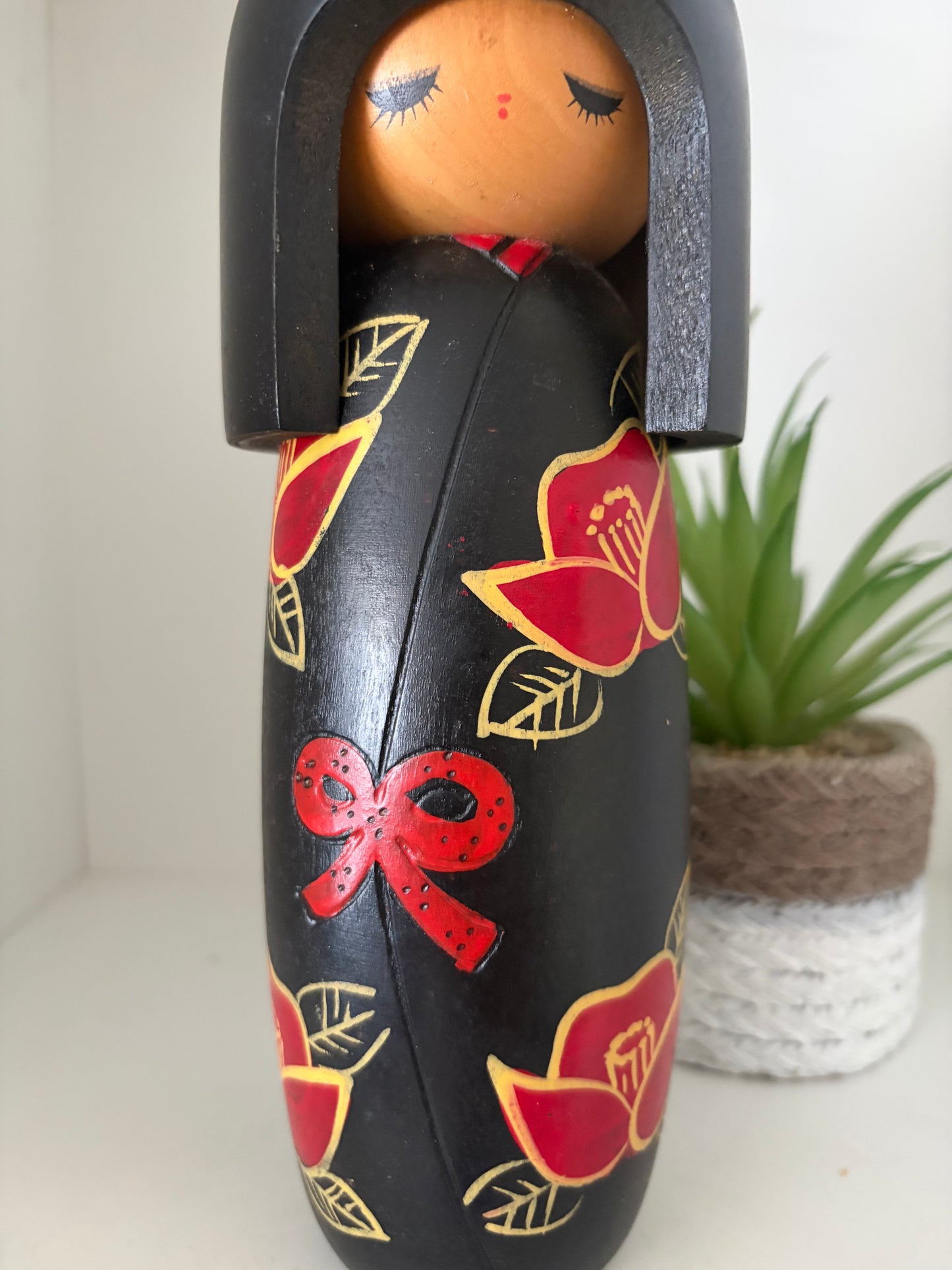 Vintage Gumma kokeshi by Hajime Miyashita (1940-)