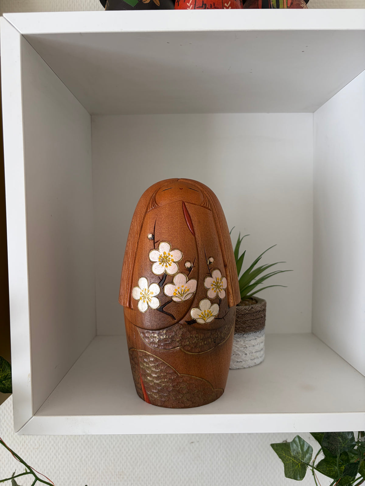Exclusive Sosaku kokeshi by Aoki Ryoka (1931-)