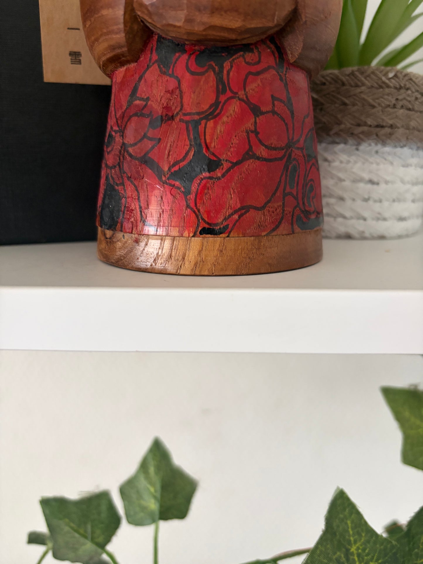 Exclusive vintage Sosaku kokeshi by Issetsu Kuribayashi (1924-2011)