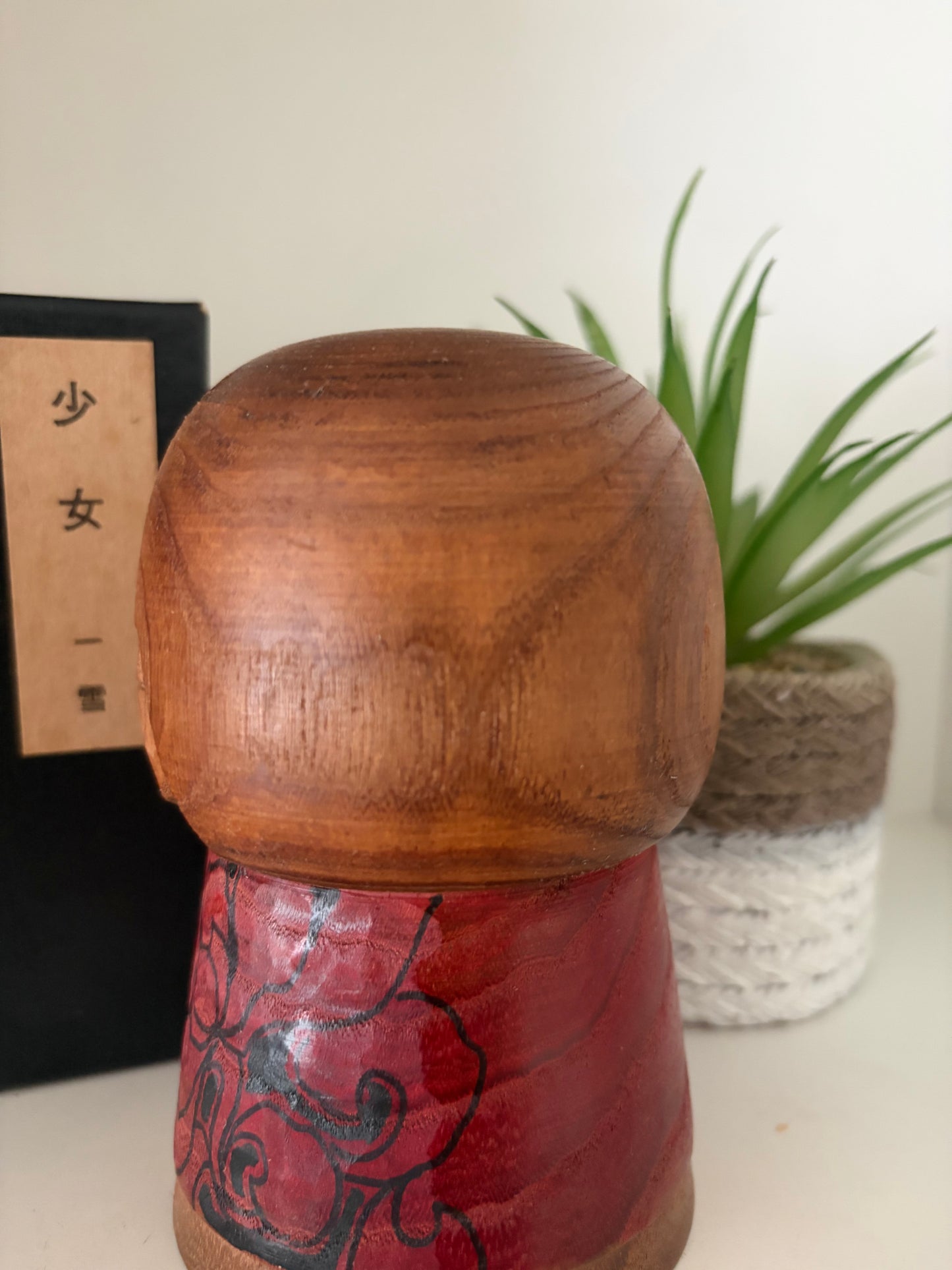 Exclusive vintage Sosaku kokeshi by Issetsu Kuribayashi (1924-2011)