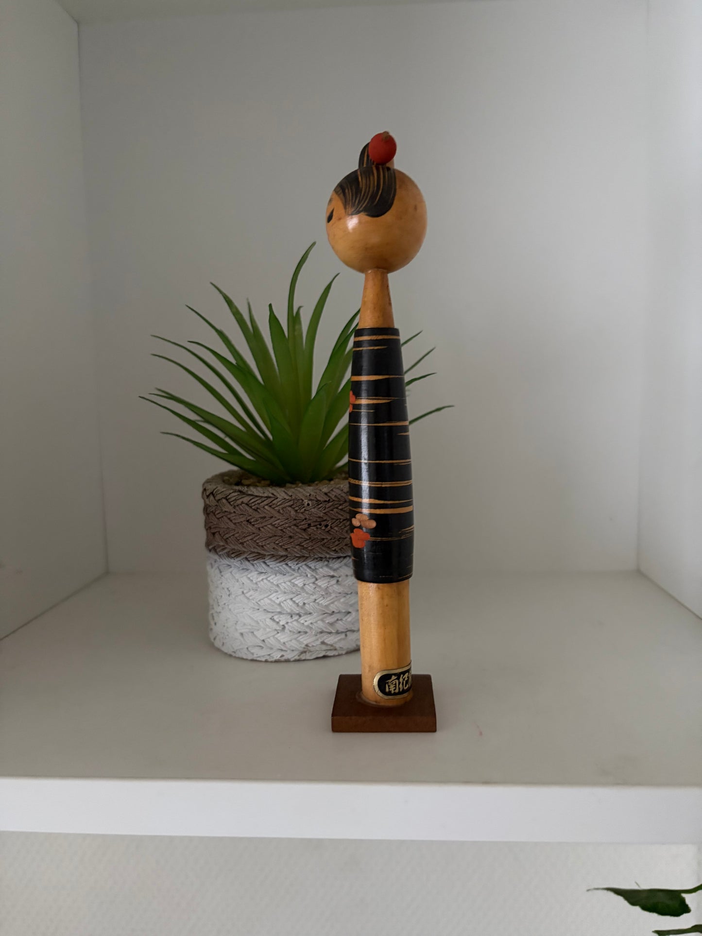 Vintage Sosaku kokeshi by Takanashi Hanpuushi