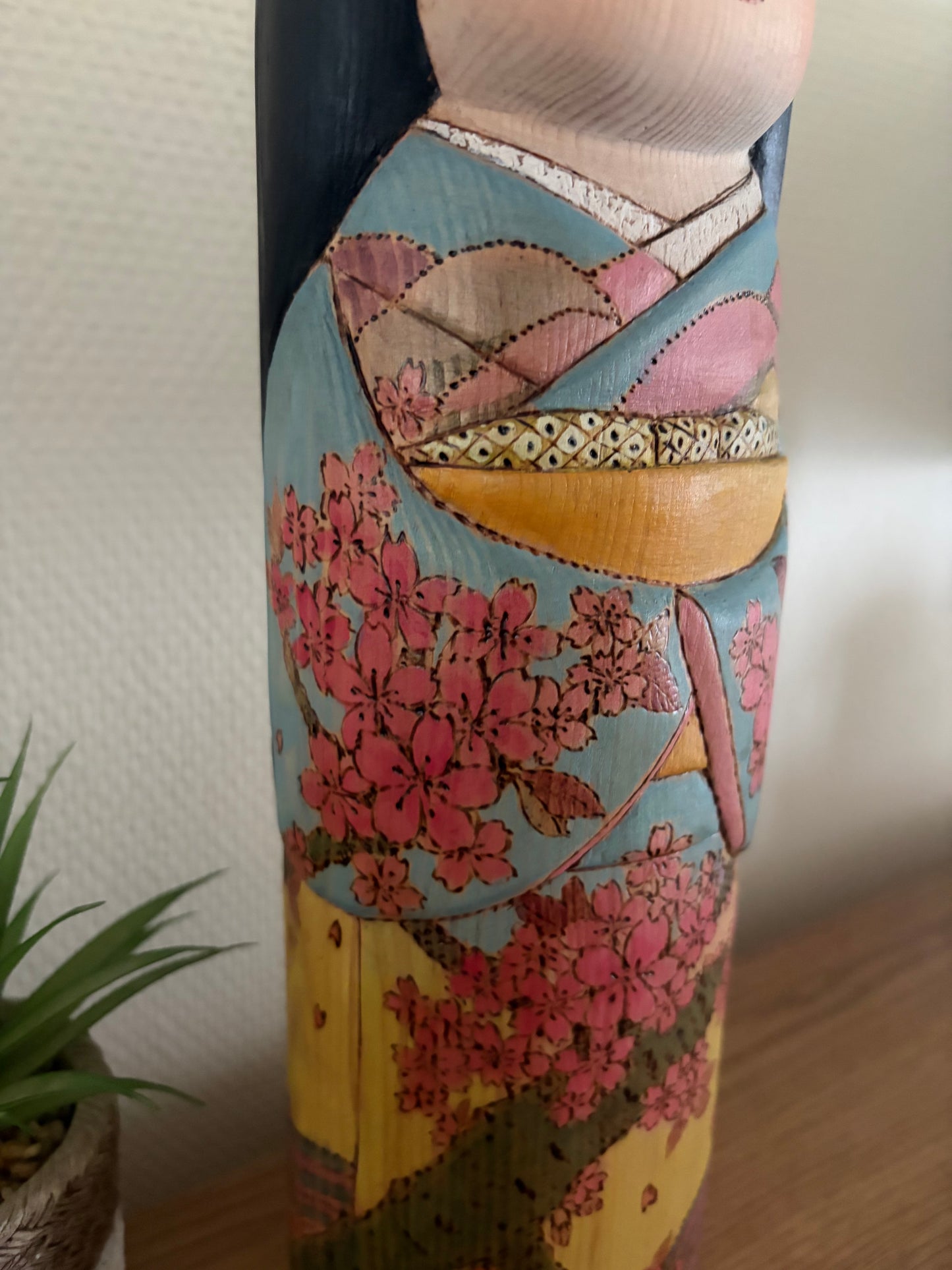 Exclusive award winning kokeshi by Yuko Yamazaki - the award and painting are included!