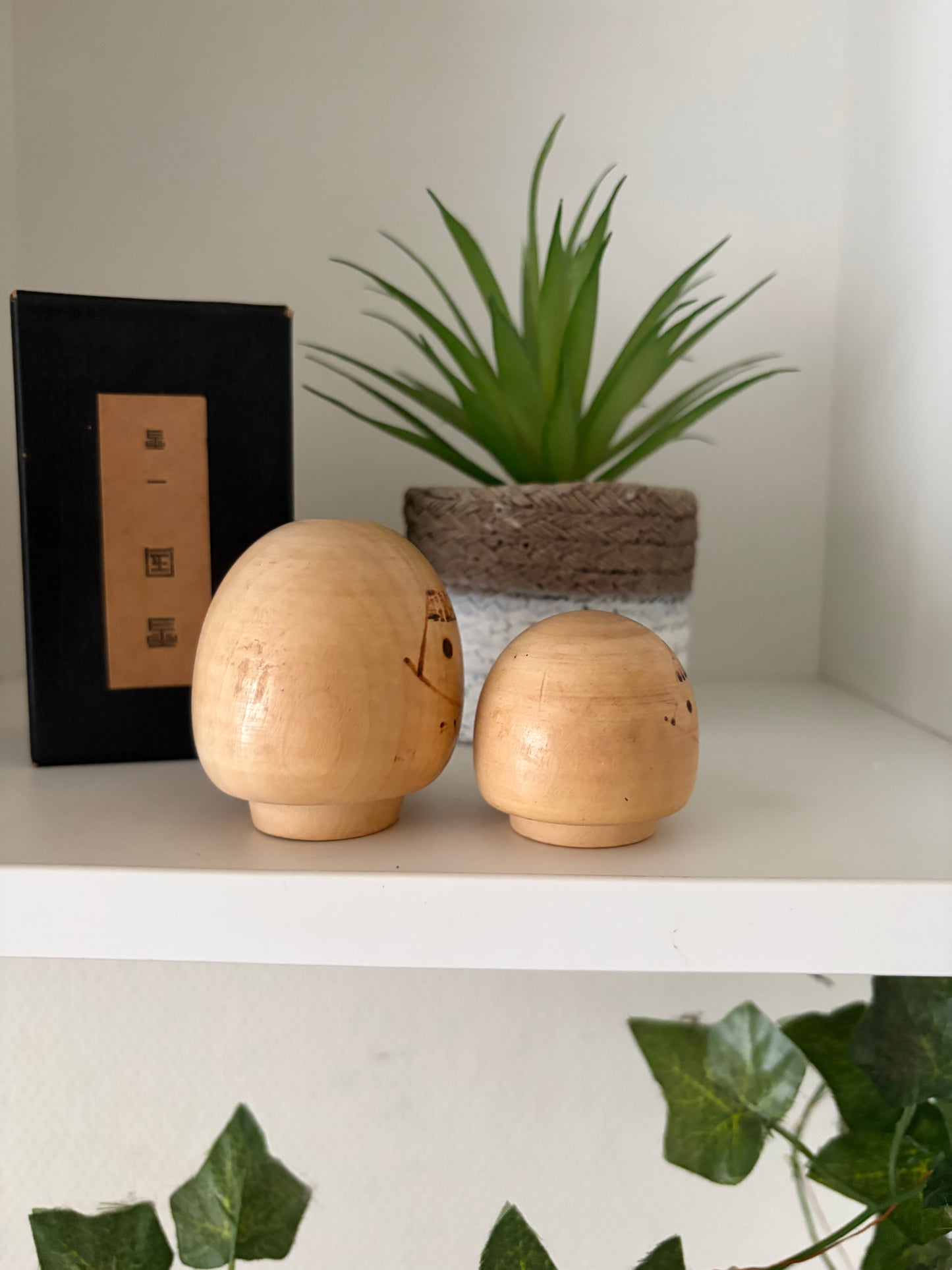 Vintage Sosaku kokeshi by Issetsu Kuribayashi (1924-2011)