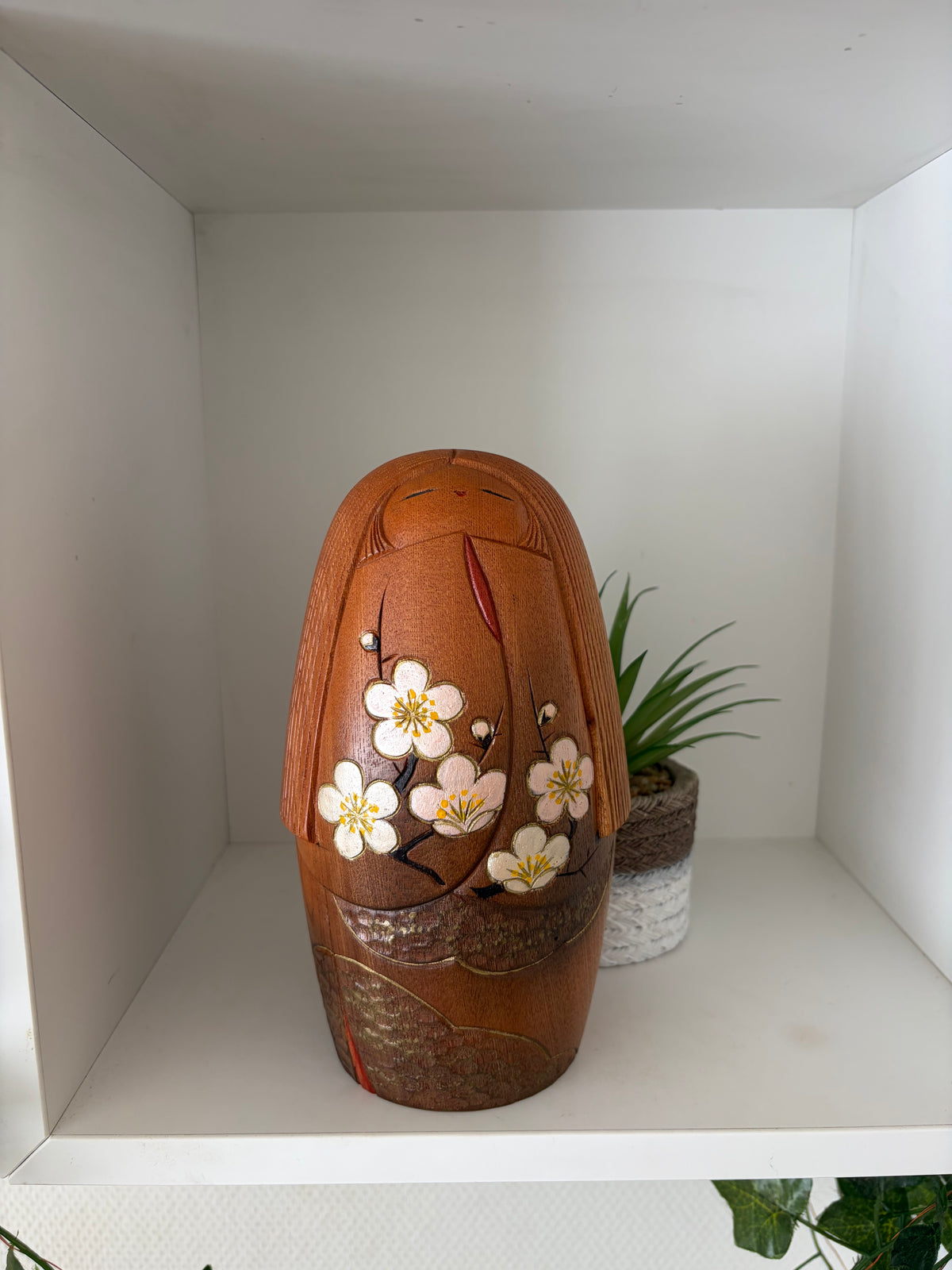 Exclusive Sosaku kokeshi by Aoki Ryoka (1931-)