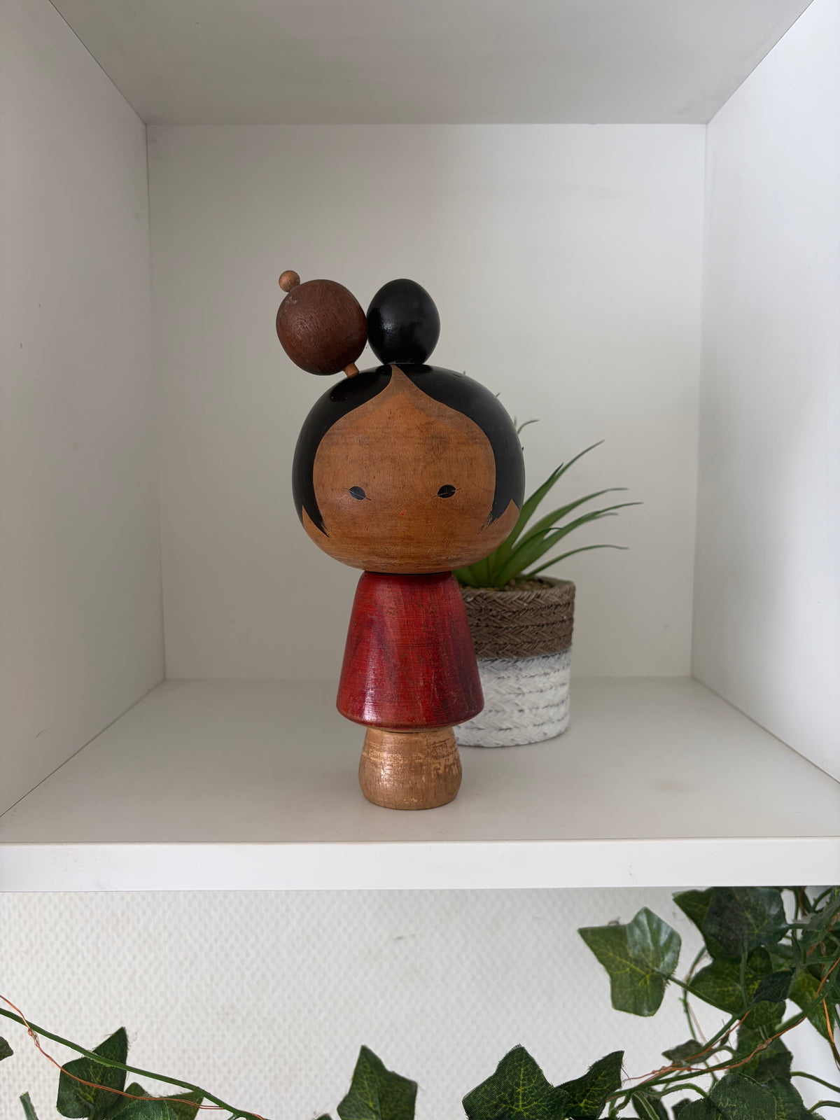 Very rare vintage Sosaku kokeshi by Issetsu Kuribayashi (1924 - 2011)