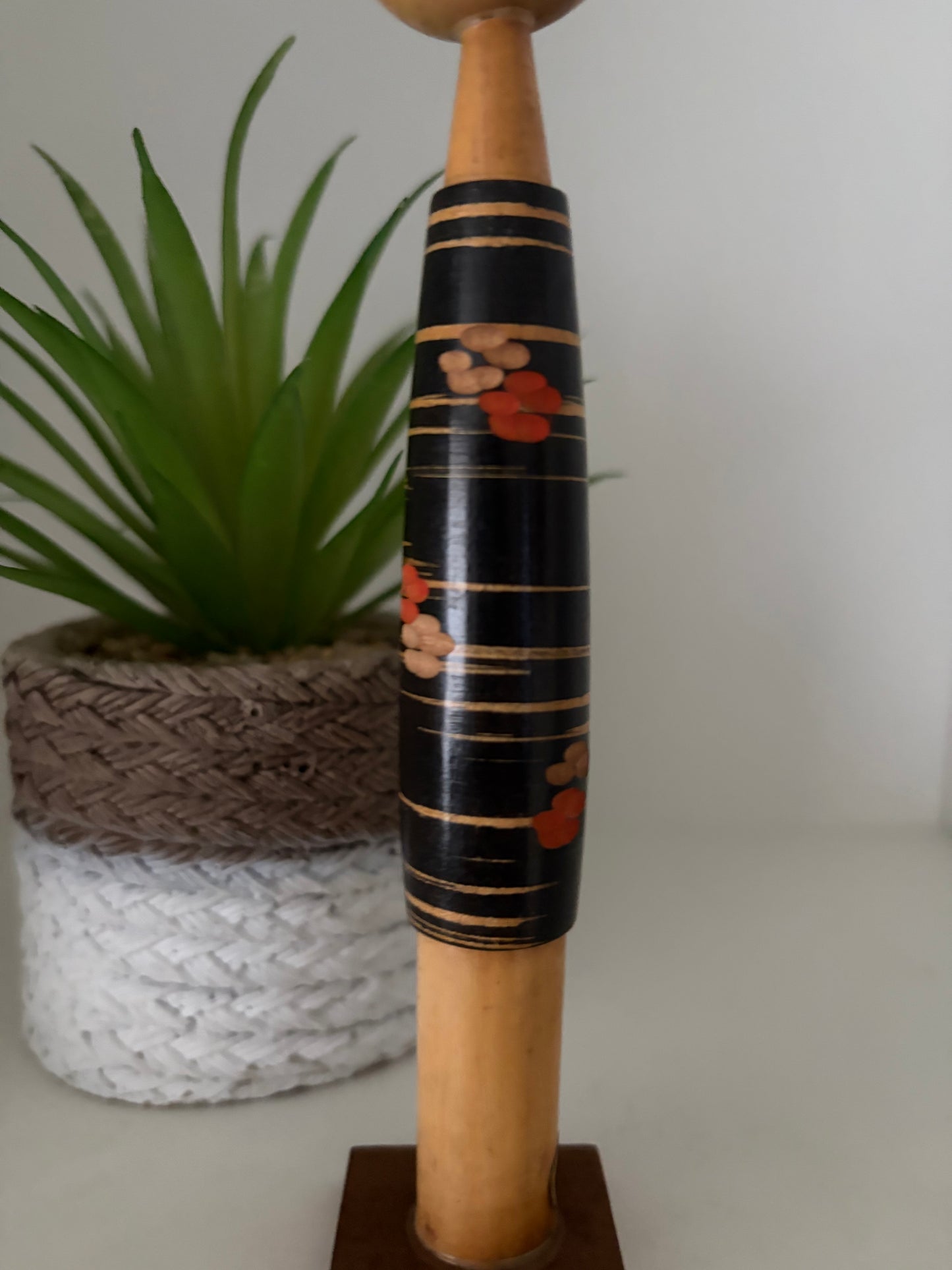 Vintage Sosaku kokeshi by Takanashi Hanpuushi
