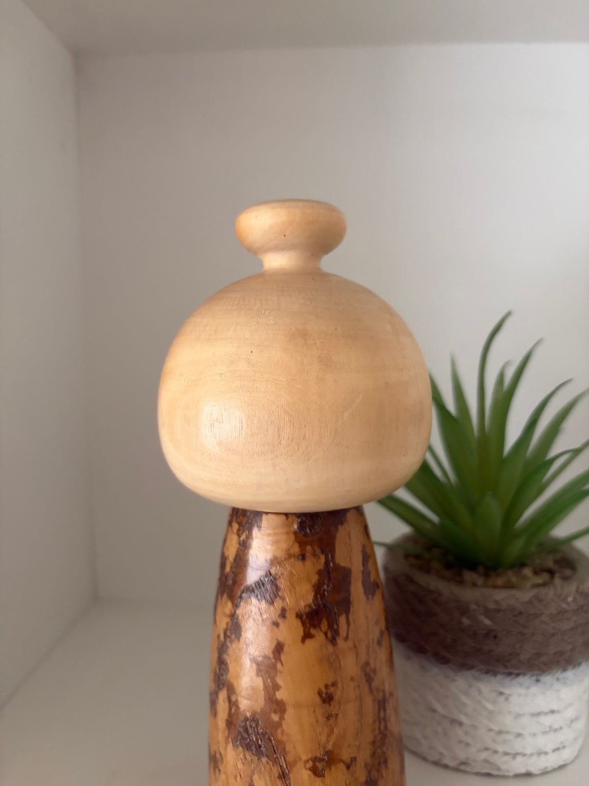Rare vintage Sosaku kokeshi by Issetsu Kuribayashi (1924 - 2011)