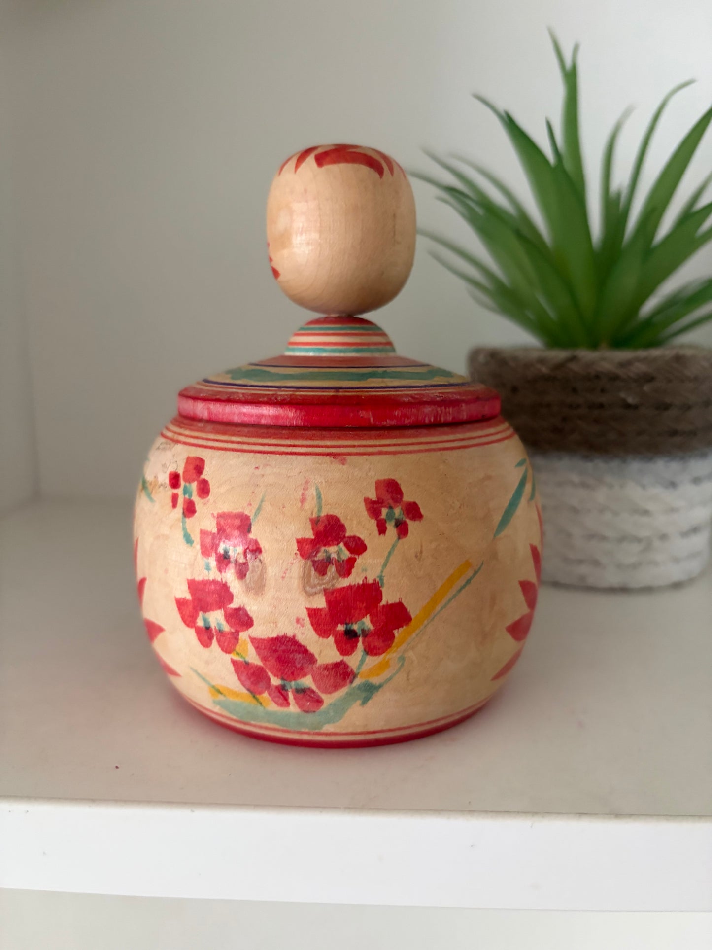 Vintage Ejiko kokeshi by Sato Tetsuro - With storage