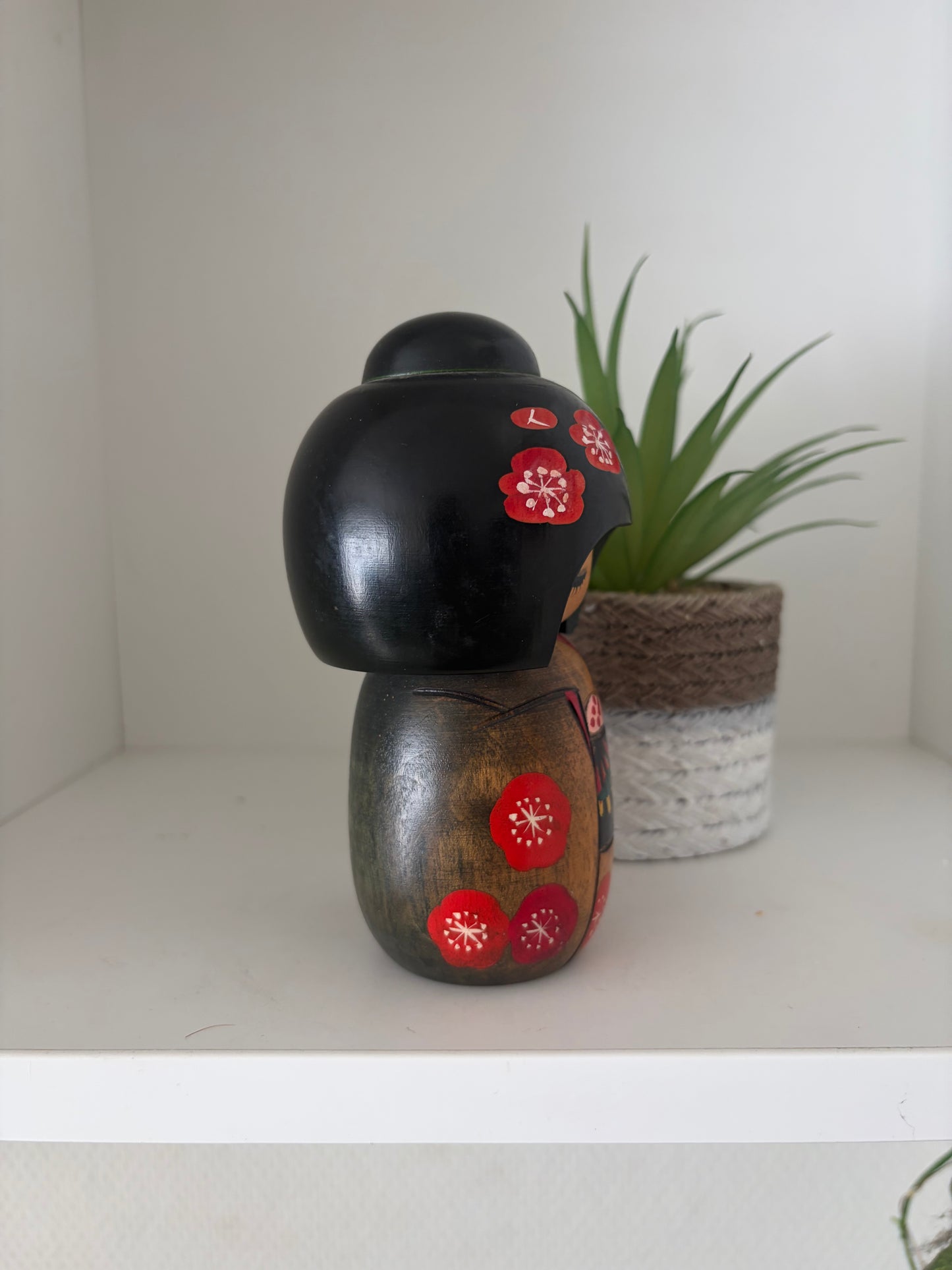 Vintage Gumma kokeshi by Hajime Miyashita (1940-)