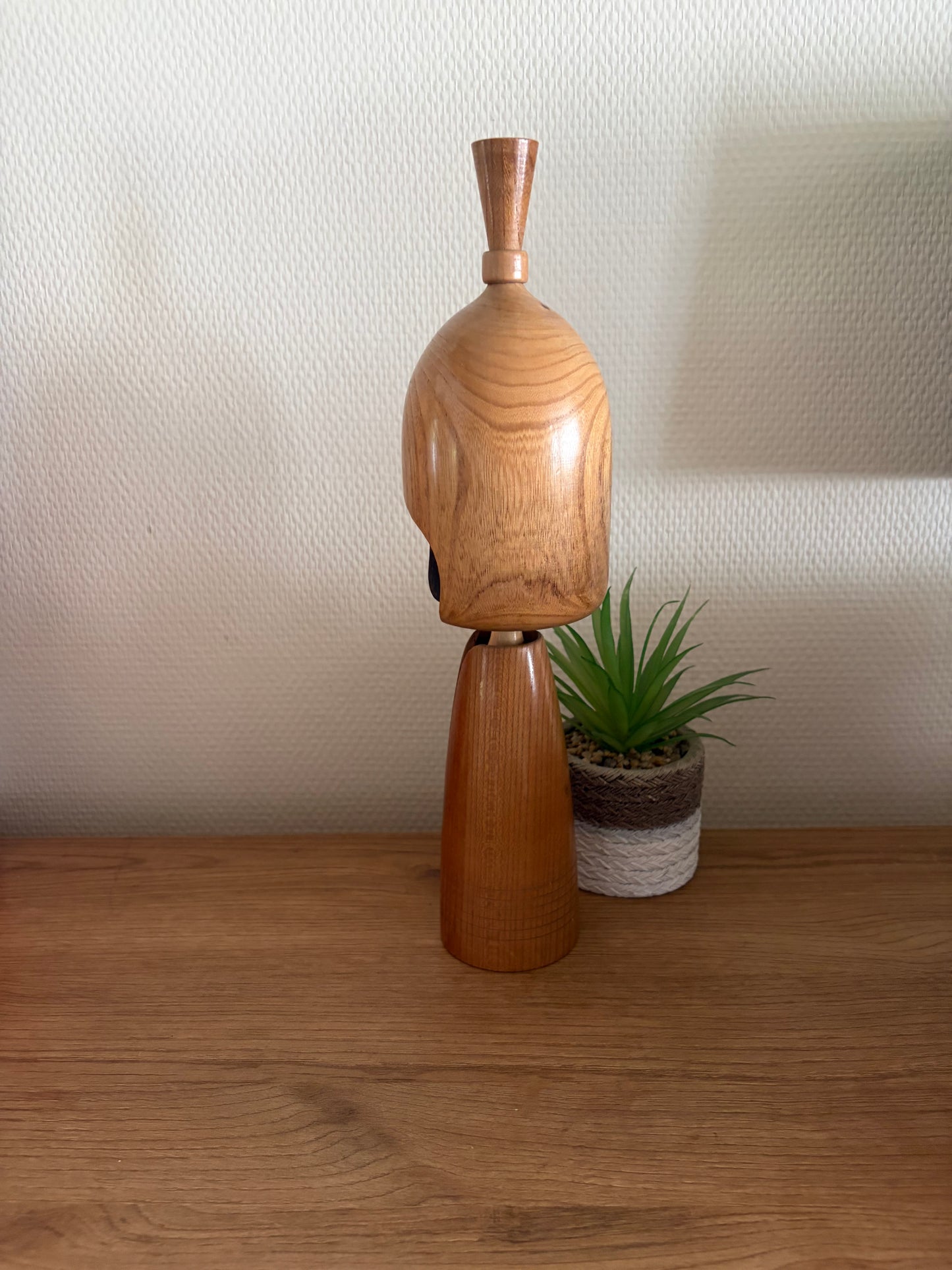 Exclusive Sosaku kokeshi by Shido Shozan (1932-1995)