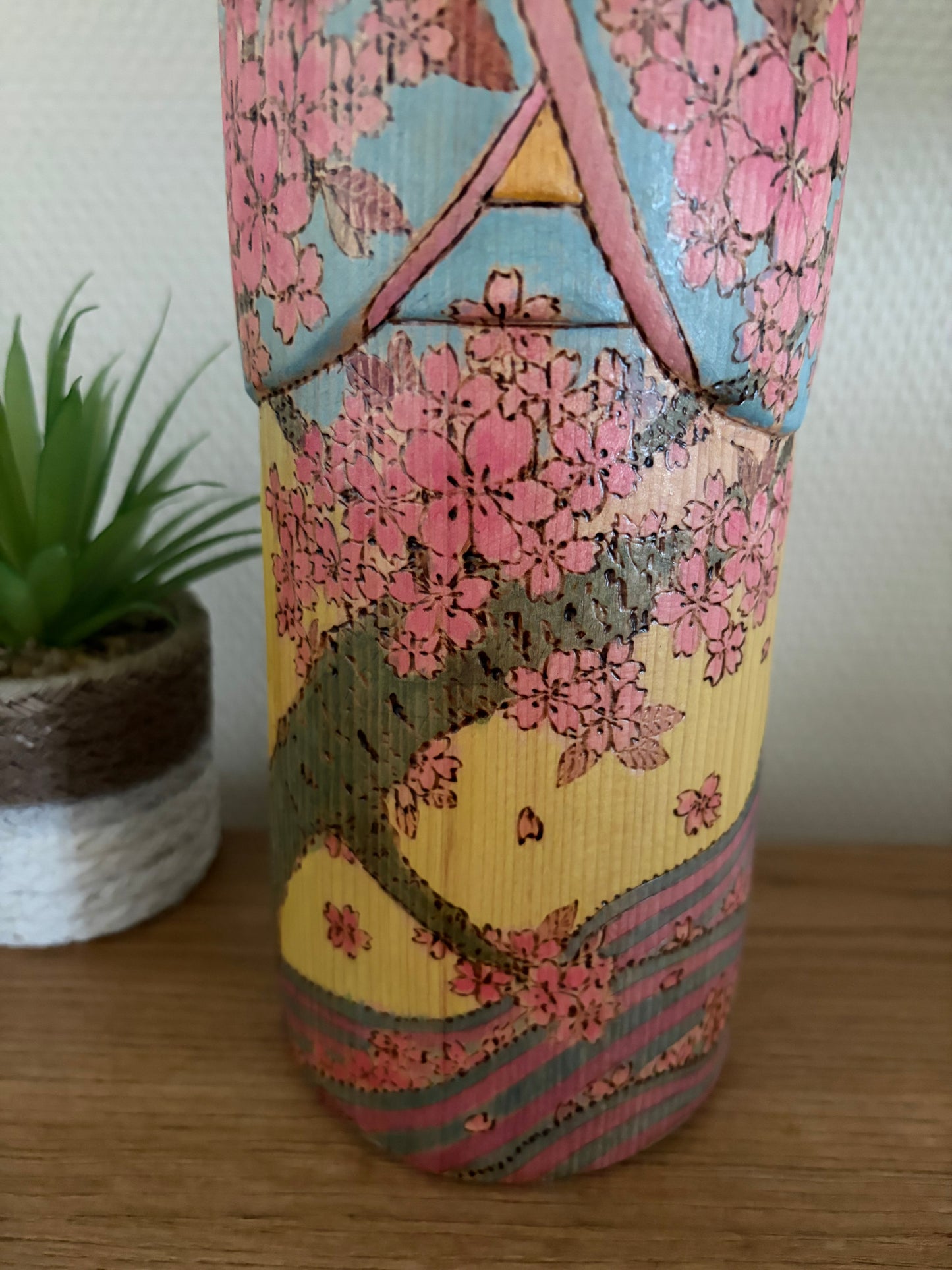 Exclusive award winning kokeshi by Yuko Yamazaki - the award and painting are included!