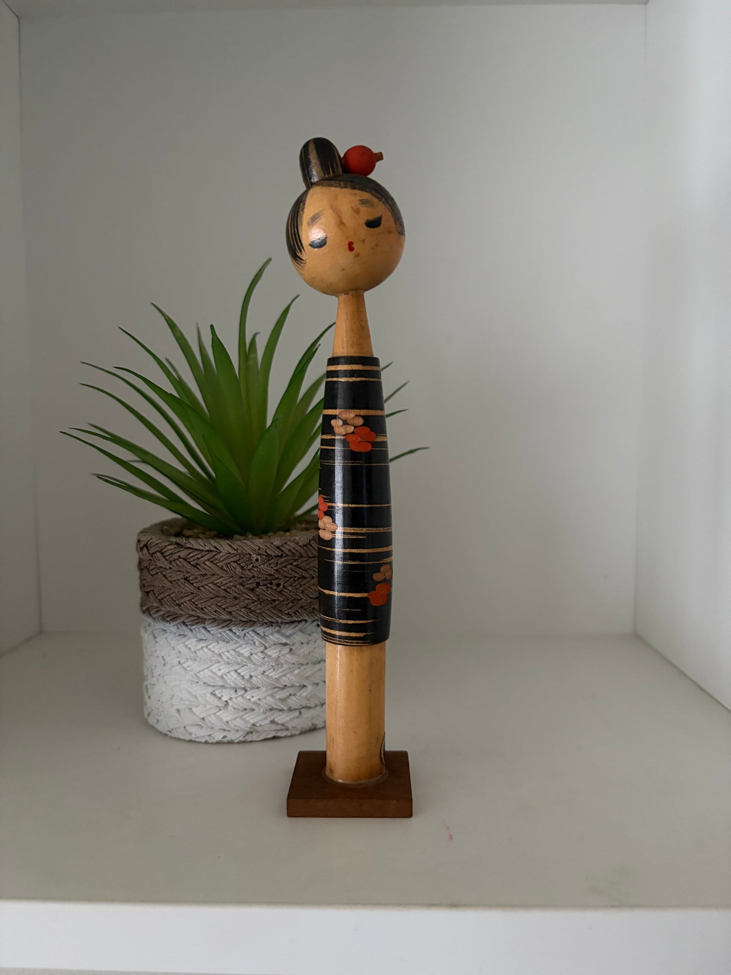 Vintage Sosaku kokeshi by Takanashi Hanpuushi
