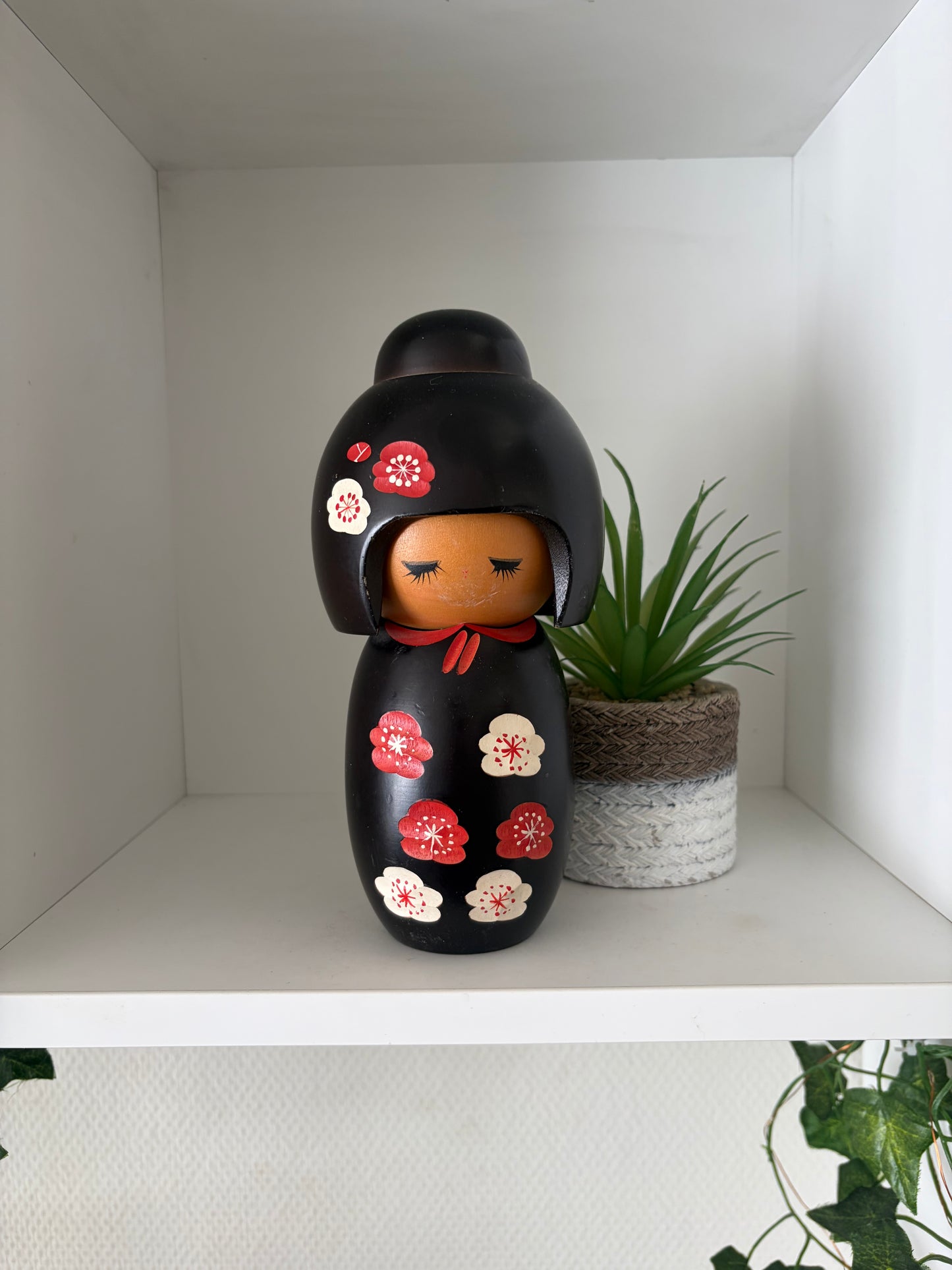 Vintage Sosaku kokeshi by Hajime Miyashita (1940-)