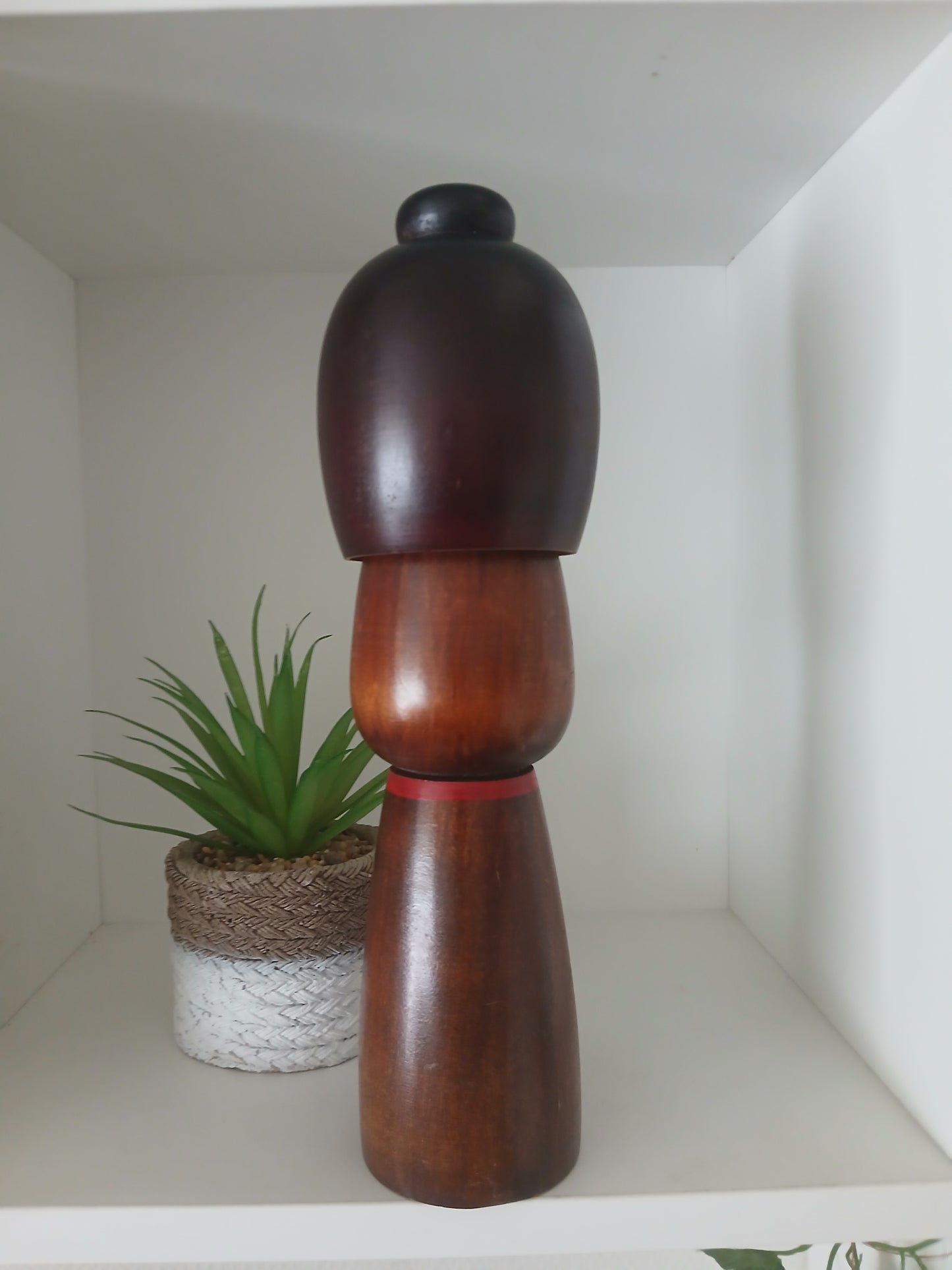 Beautiful creative kokeshi by Kishi Sadao (1932-1998)