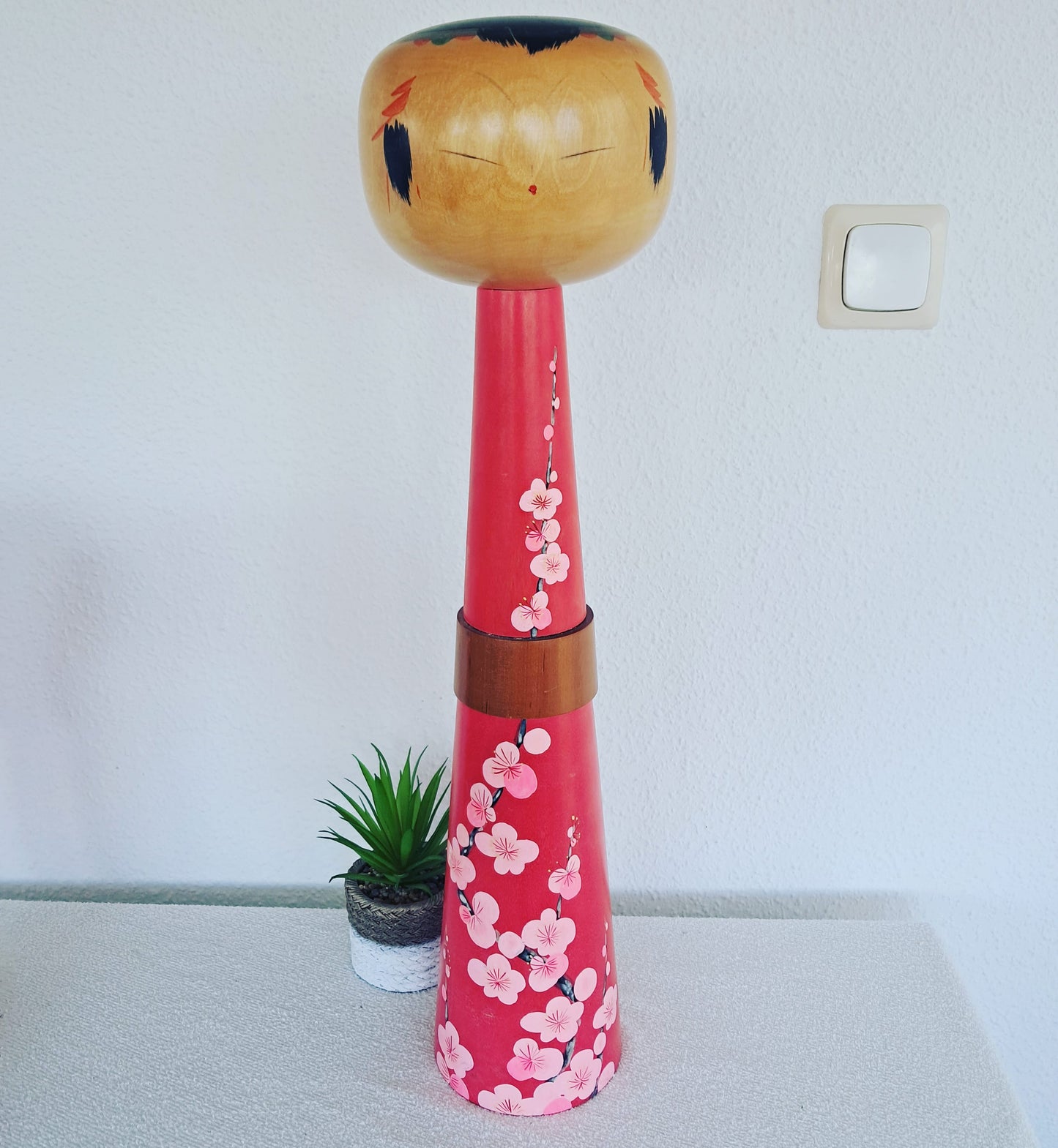 Exclusive  Sosaku kokeshi by Takahashi Akinori (1957-