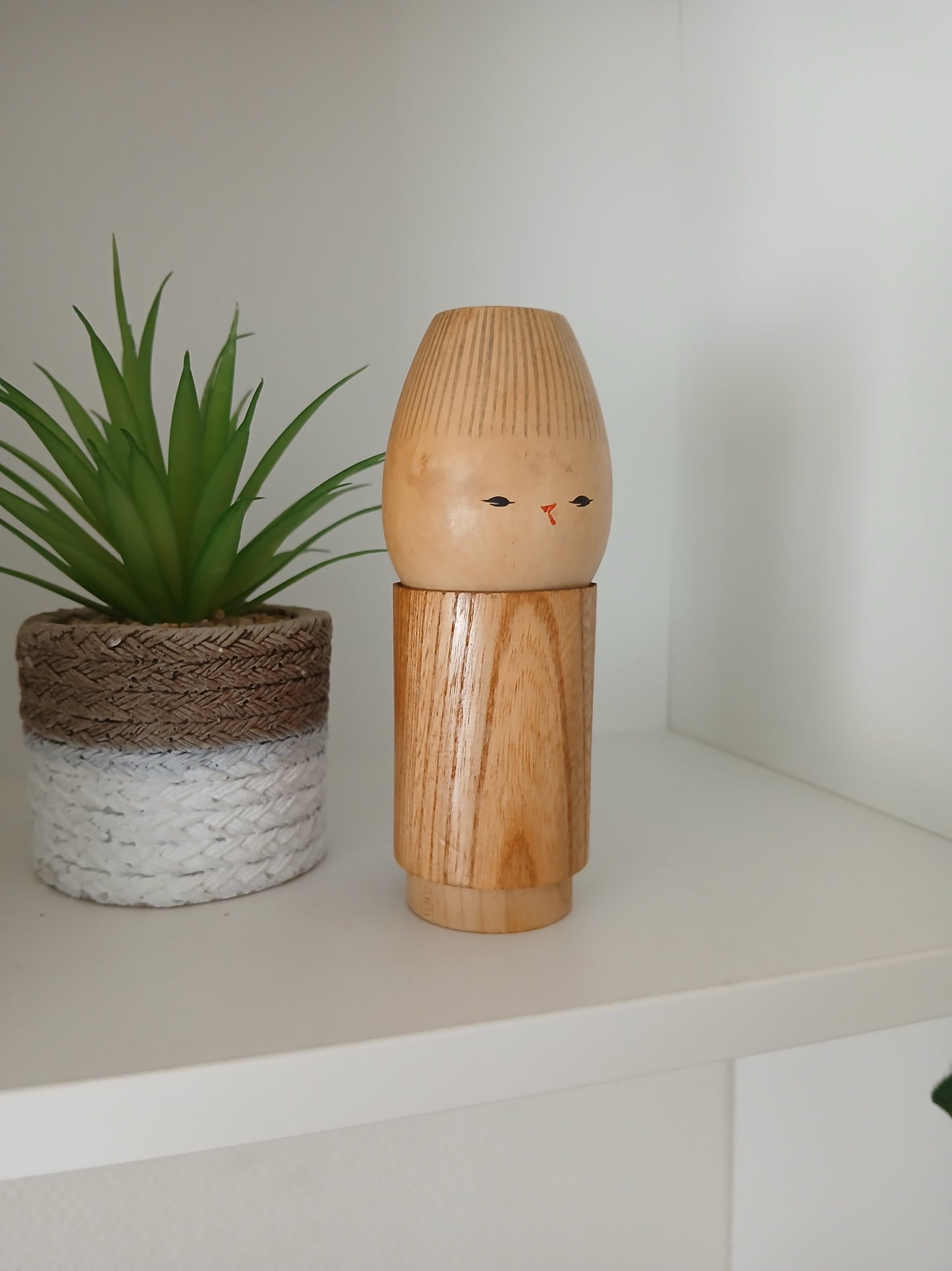 Vintage sosaku kokeshi By Issetsu Kuribayashi (1924-2011)