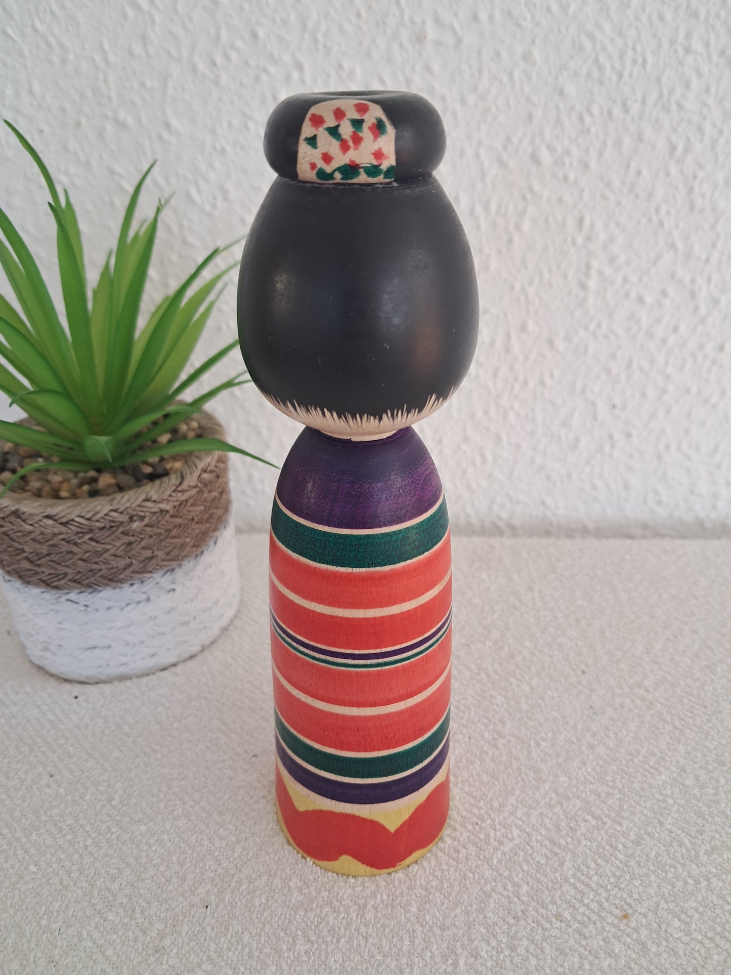 Rare Traditional Yajiro kokeshi by Niiyama Sakyo（1934-）