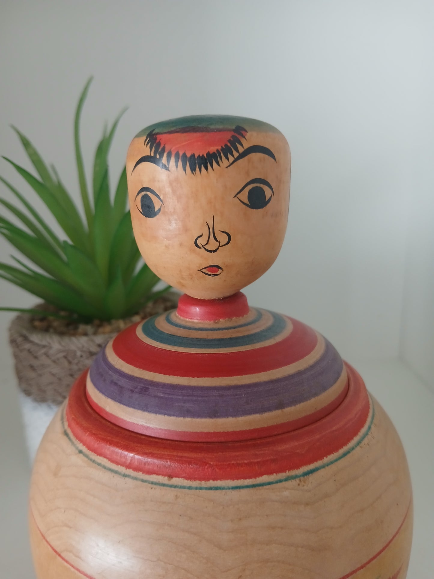 Vintage Ejiko kokeshi from the Nakanosawa strain by Fukuchi Yoshio - With container
