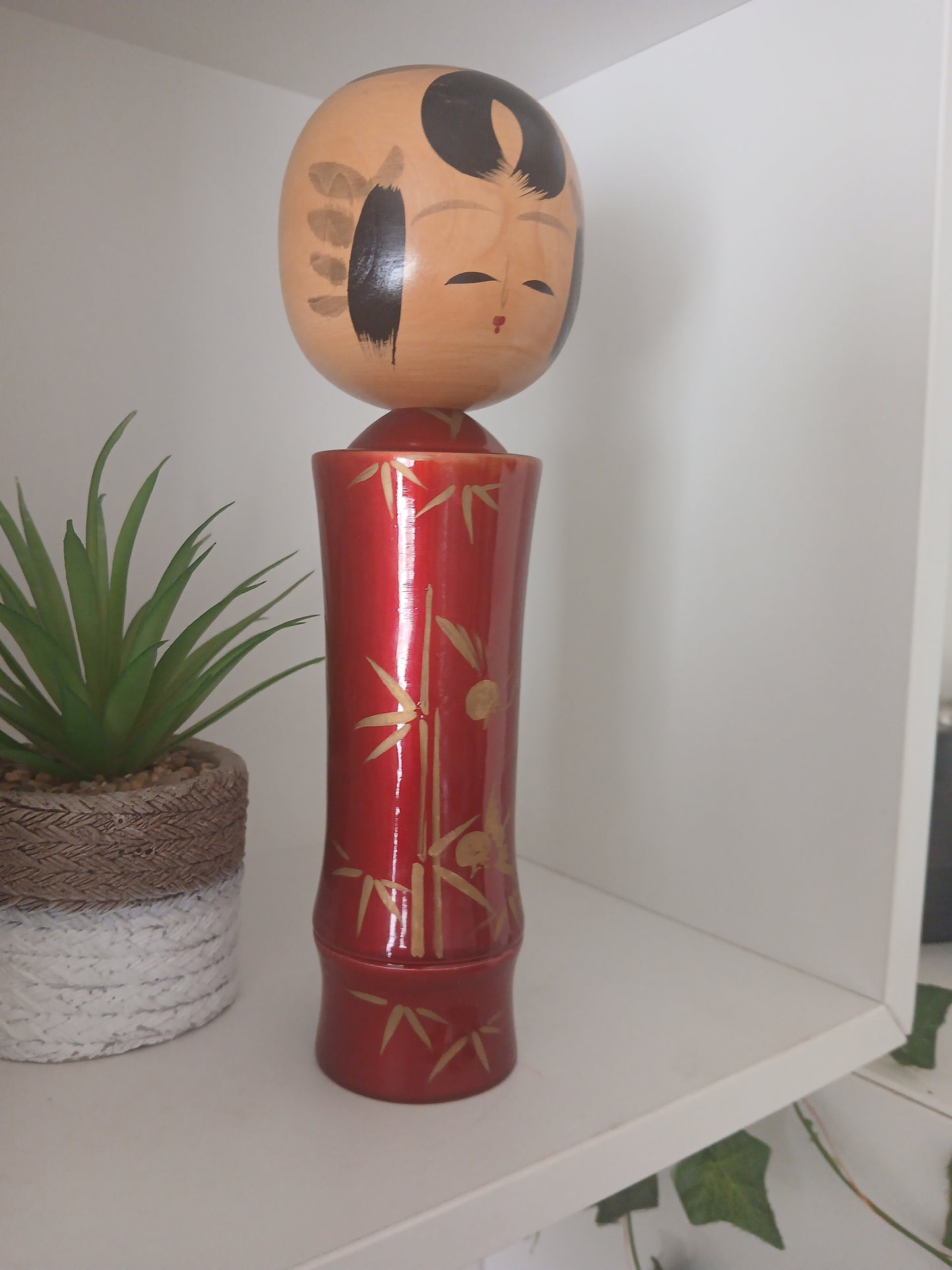 Lovely vintage red lacquer kokeshi by Takahashi Tatsuro