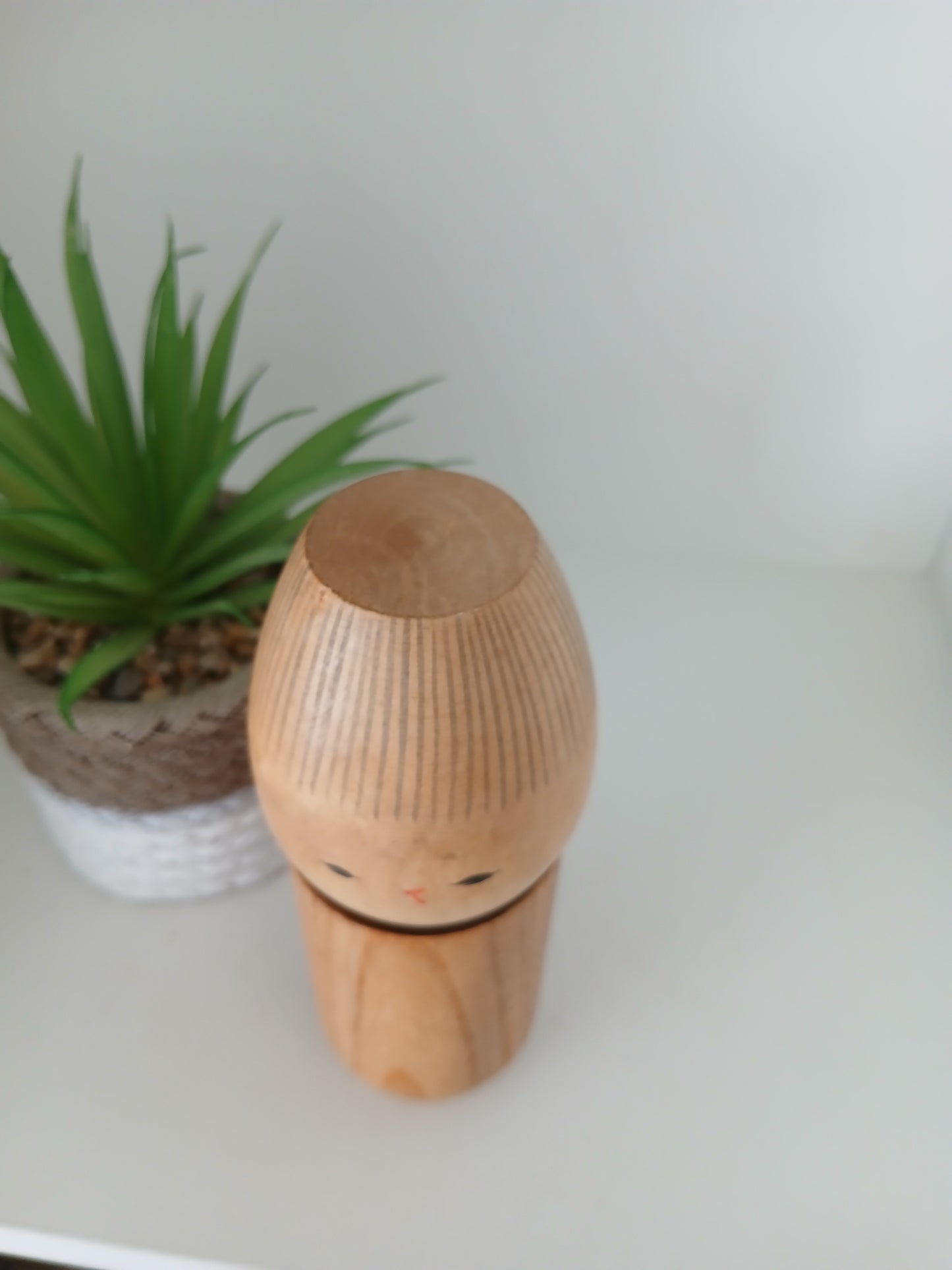 Vintage sosaku kokeshi By Issetsu Kuribayashi (1924-2011)