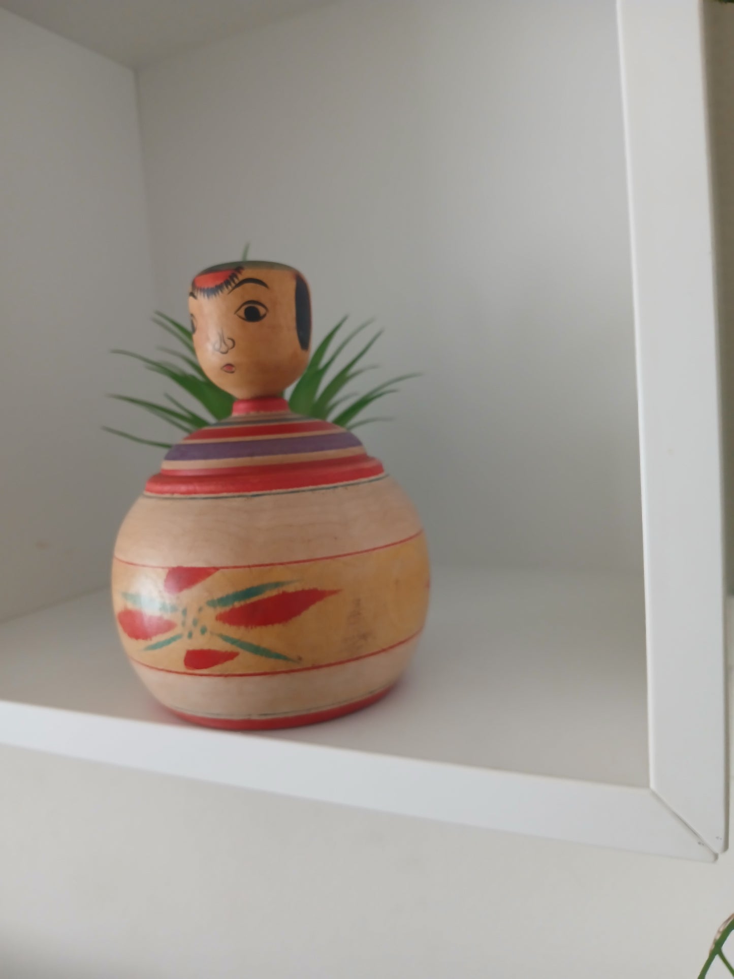 Vintage Ejiko kokeshi from the Nakanosawa strain by Fukuchi Yoshio - With container