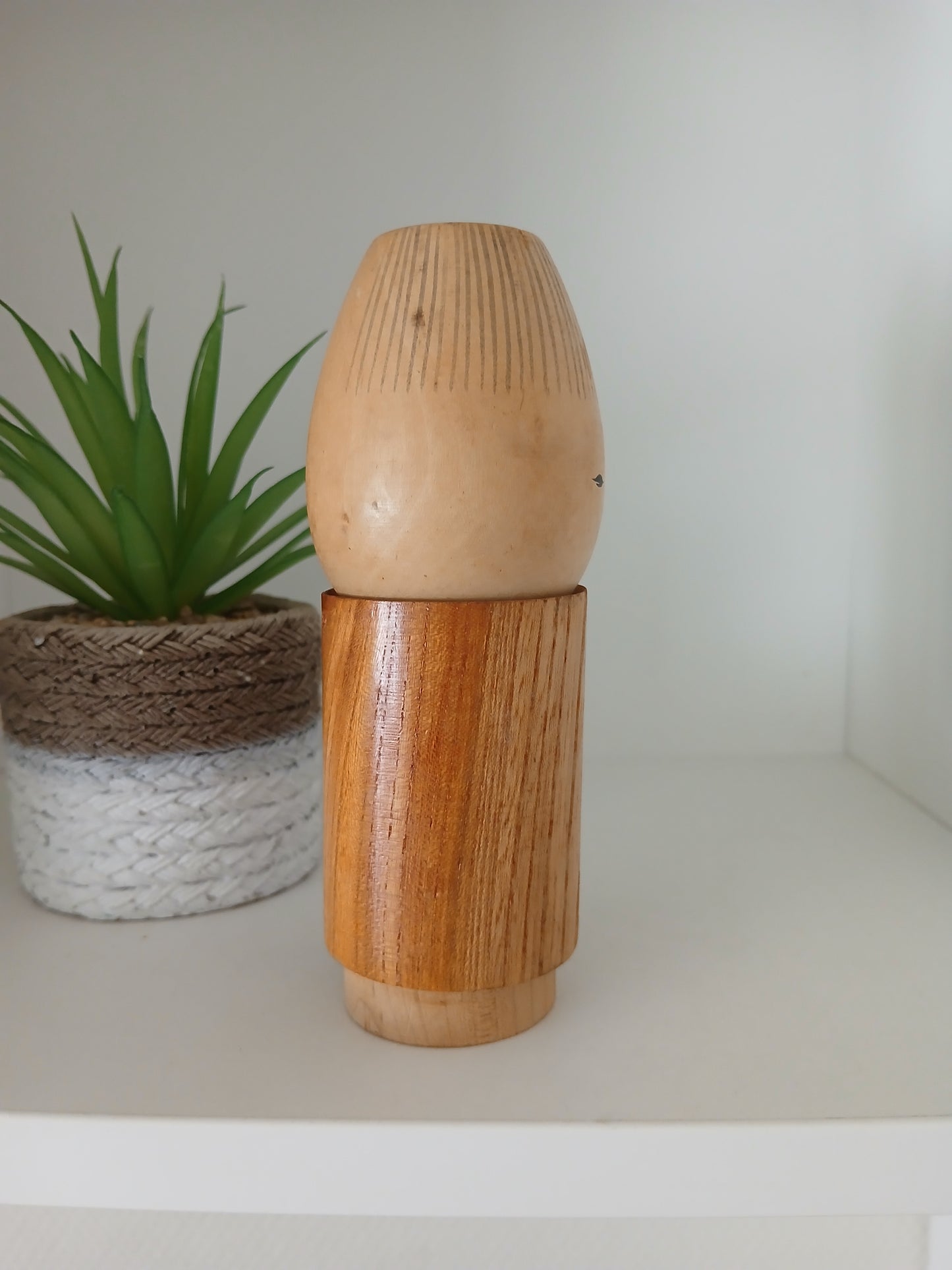 Vintage sosaku kokeshi By Issetsu Kuribayashi (1924-2011)