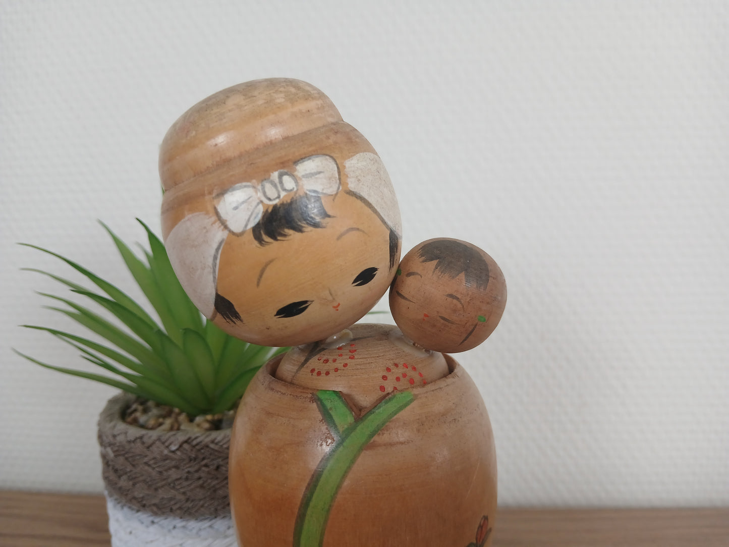 Vintage creative kokeshi by Miyagawa Kunio - Babysitter