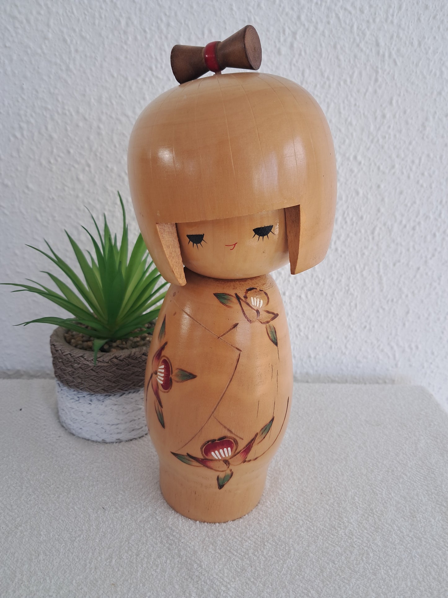 Vintage Sosaku kokeshi by Kishi Sadao kokeshi (1932-1998)