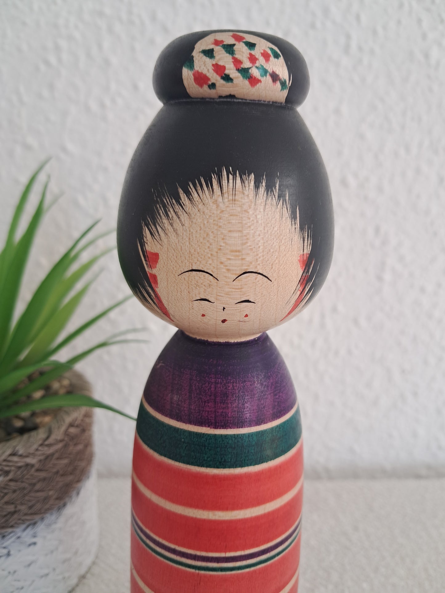 Rare Traditional Yajiro kokeshi by Niiyama Sakyo（1934-）