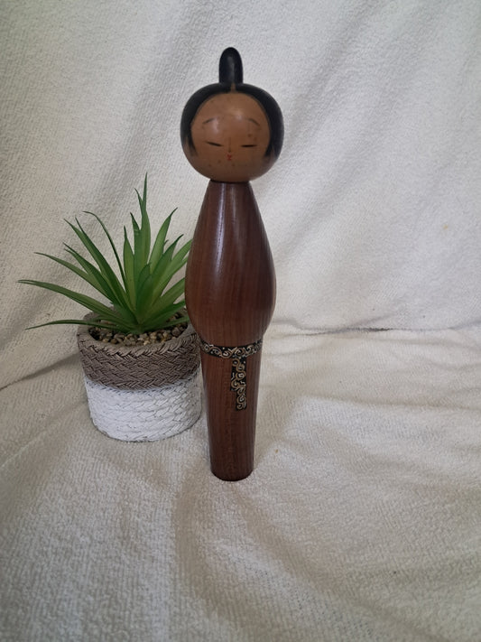 Very elegant Sosaku Kokeshi