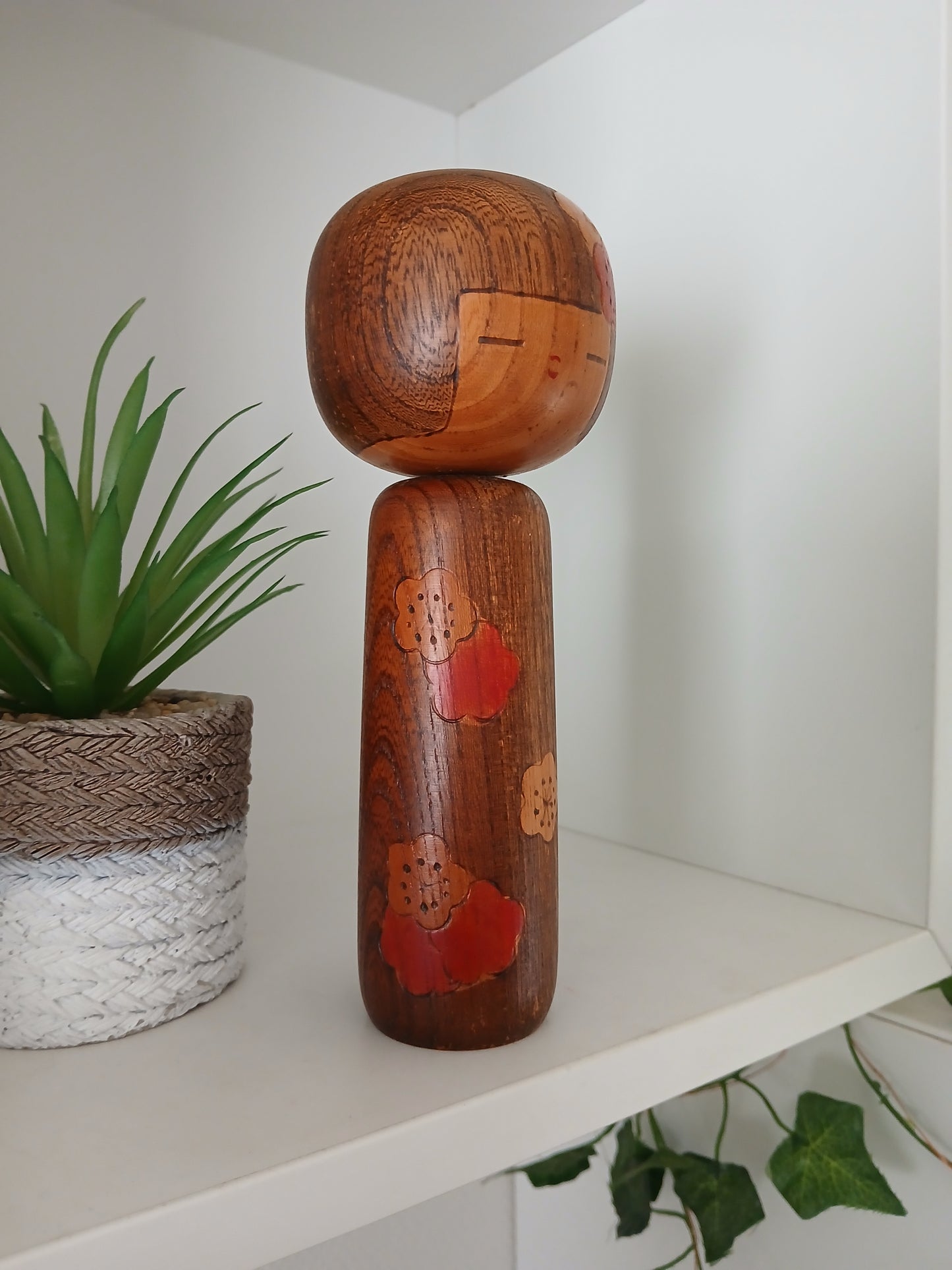 Lovely vintage Sosaku kokeshi by Yamakawa Isamu (1928-)