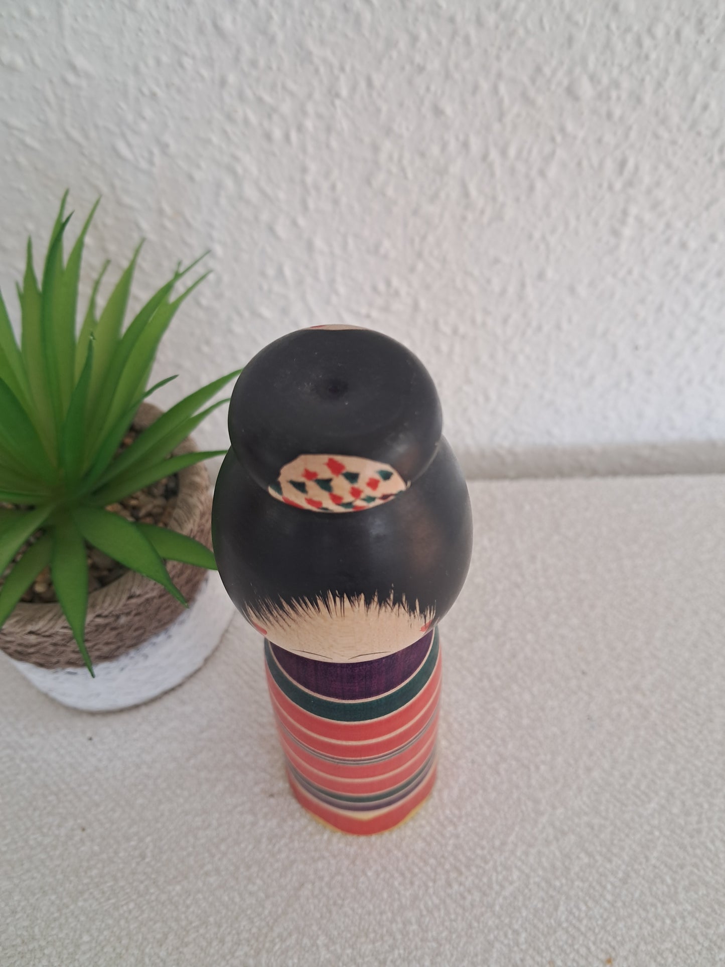 Rare Traditional Yajiro kokeshi by Niiyama Sakyo（1934-）