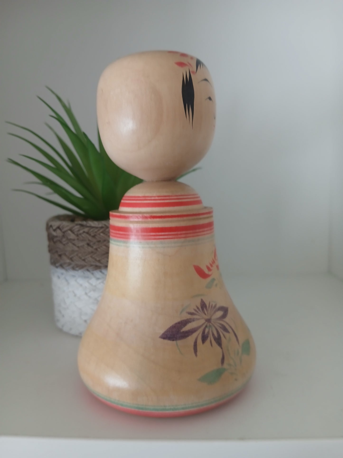 Vintage traditional Ejiko Kokeshi from the Naruko strain by Onuma Kengo