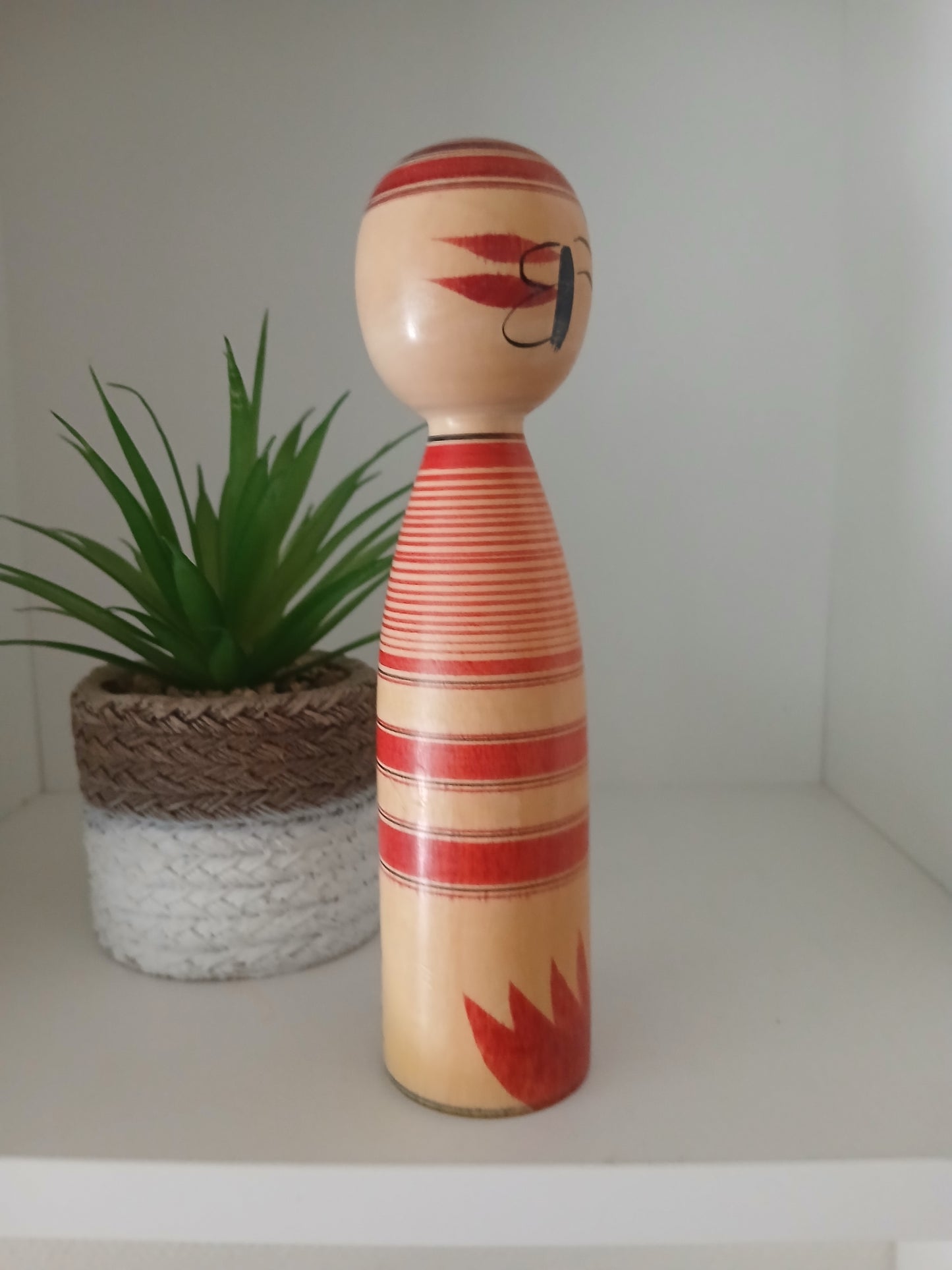Vintage traditional Yajiro Kokeshi by  Hayashi Jyuukichi (1920- 1999)