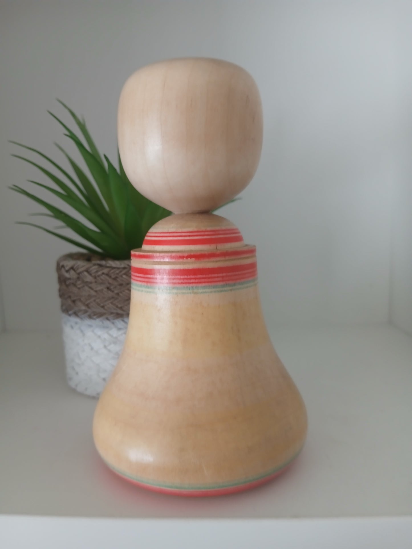 Vintage traditional Ejiko Kokeshi from the Naruko strain by Onuma Kengo