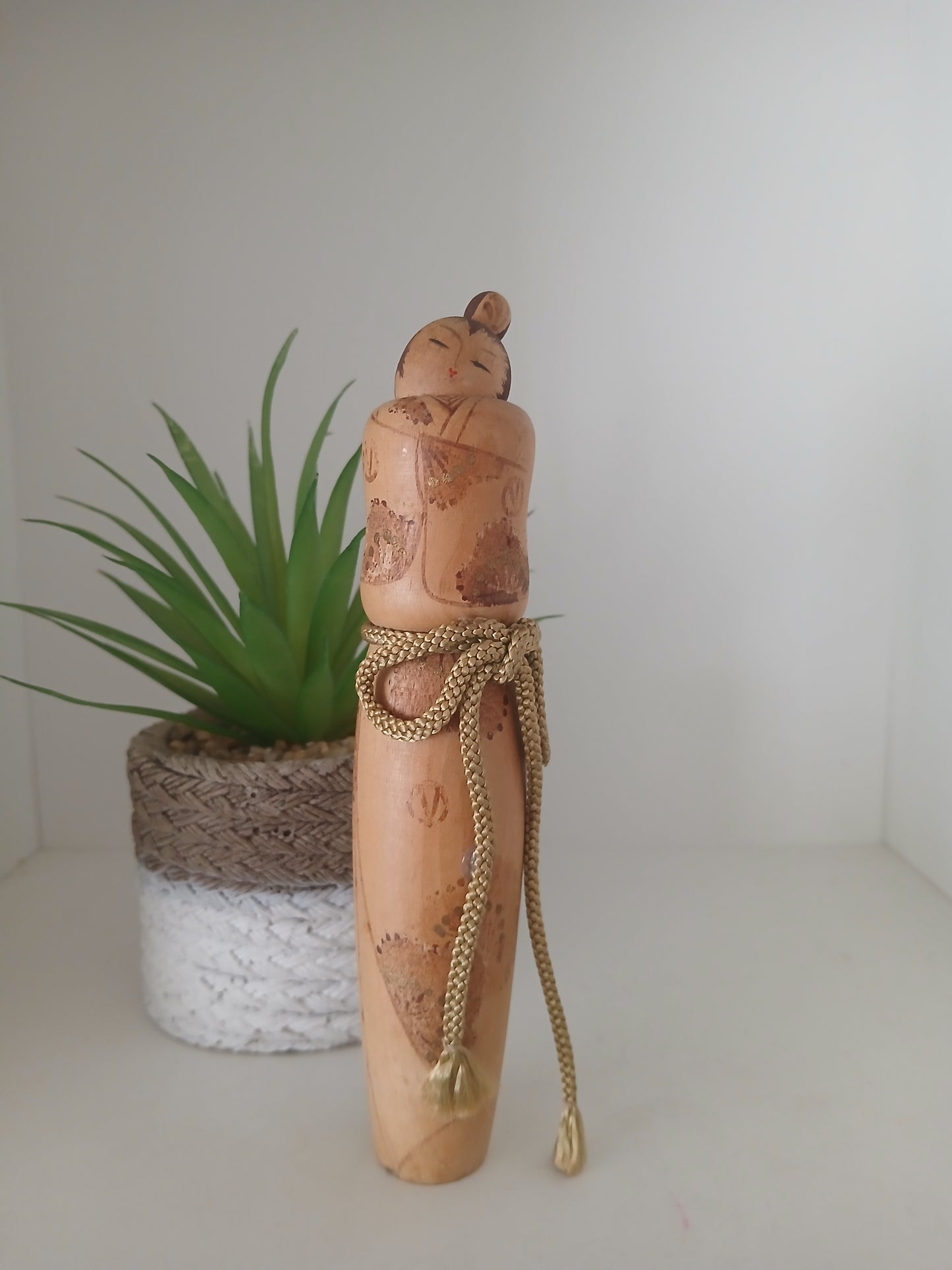 Elegant vintage creative kokeshi