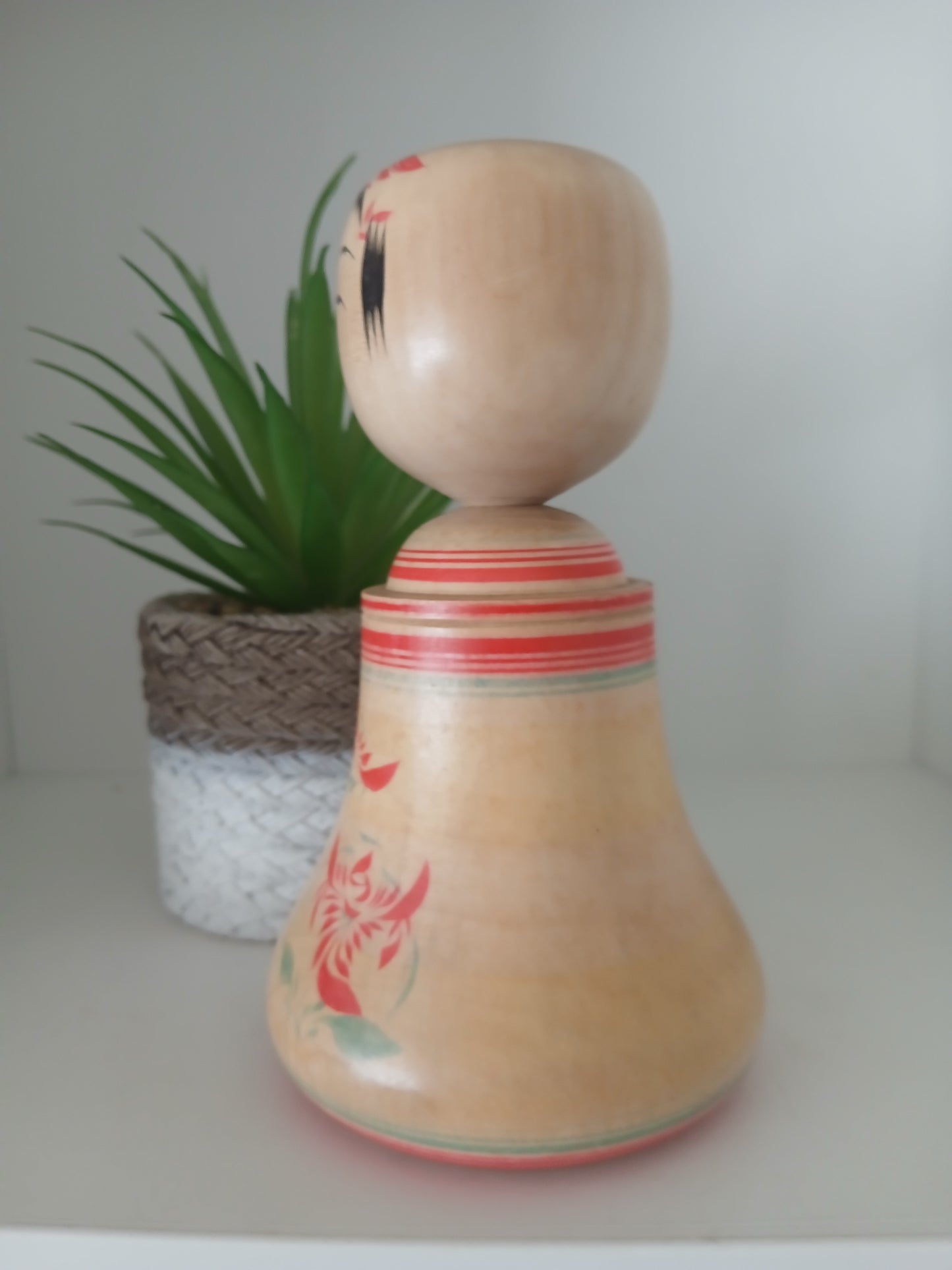 Vintage traditional Ejiko Kokeshi from the Naruko strain by Onuma Kengo