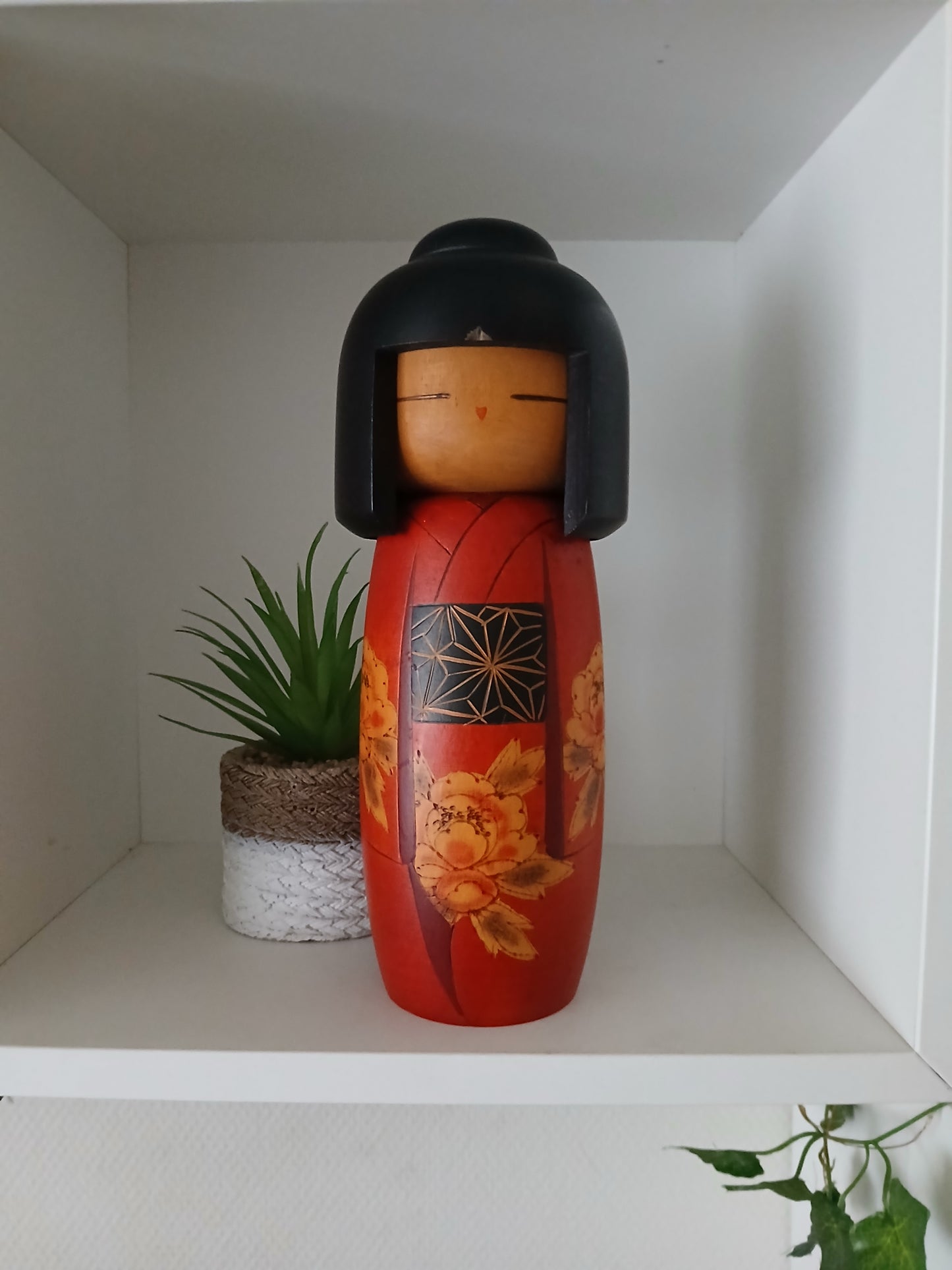 Vintage Sosaku Kokeshi made by Sato Suigai (1920-)