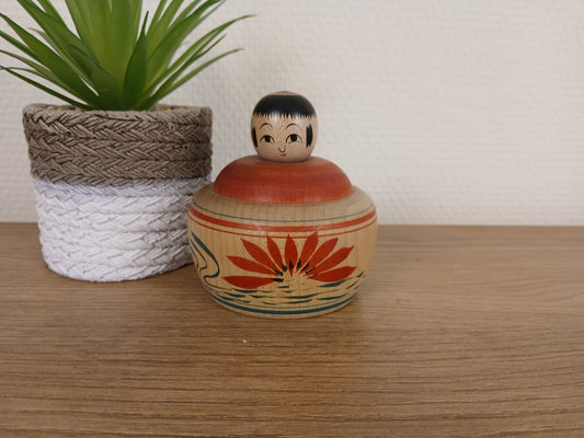 Vintage Ejiko kokeshi by izu mamuro