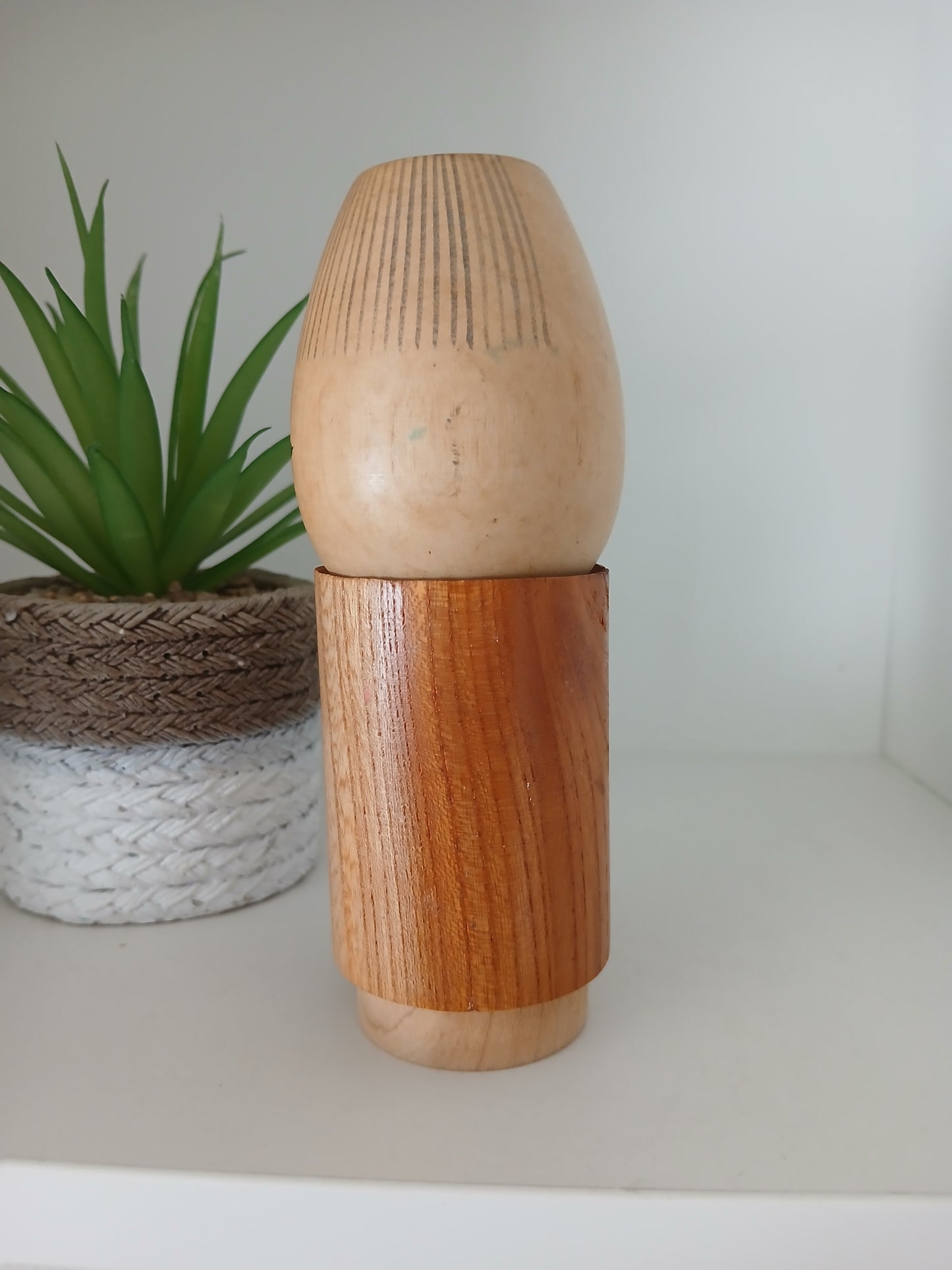 Vintage sosaku kokeshi By Issetsu Kuribayashi (1924-2011)