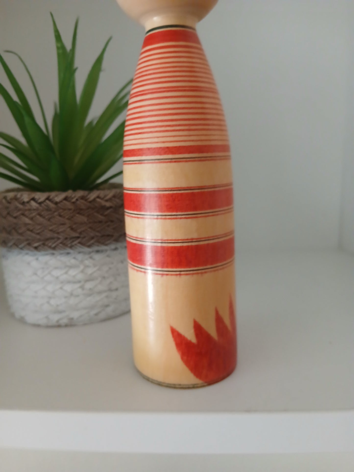 Vintage traditional Yajiro Kokeshi by  Hayashi Jyuukichi (1920- 1999)
