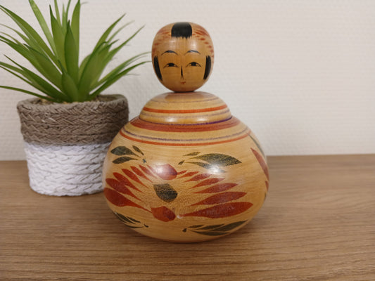 Vintage Ejiko kokeshi by Yasuhiro   from the Tougatta strain - With container