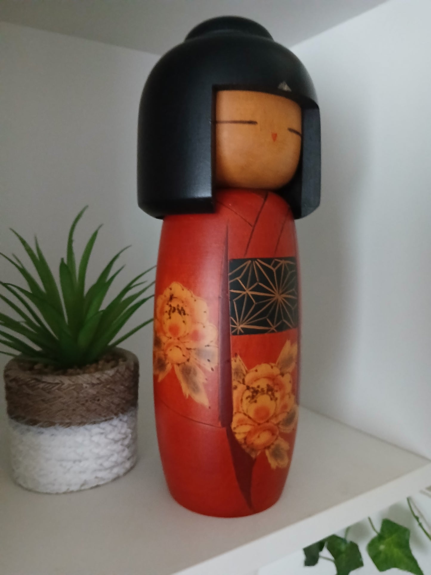 Vintage Sosaku Kokeshi made by Sato Suigai (1920-)