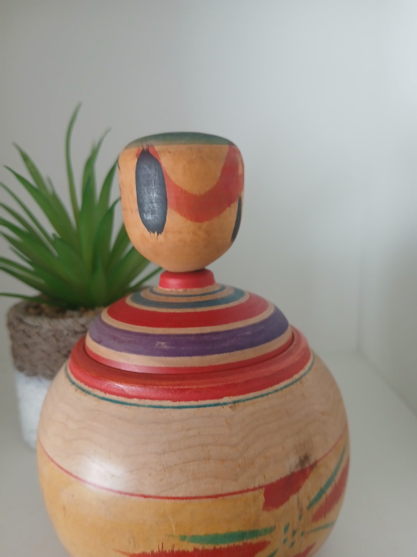 Vintage Ejiko kokeshi from the Nakanosawa strain by Fukuchi Yoshio - With container