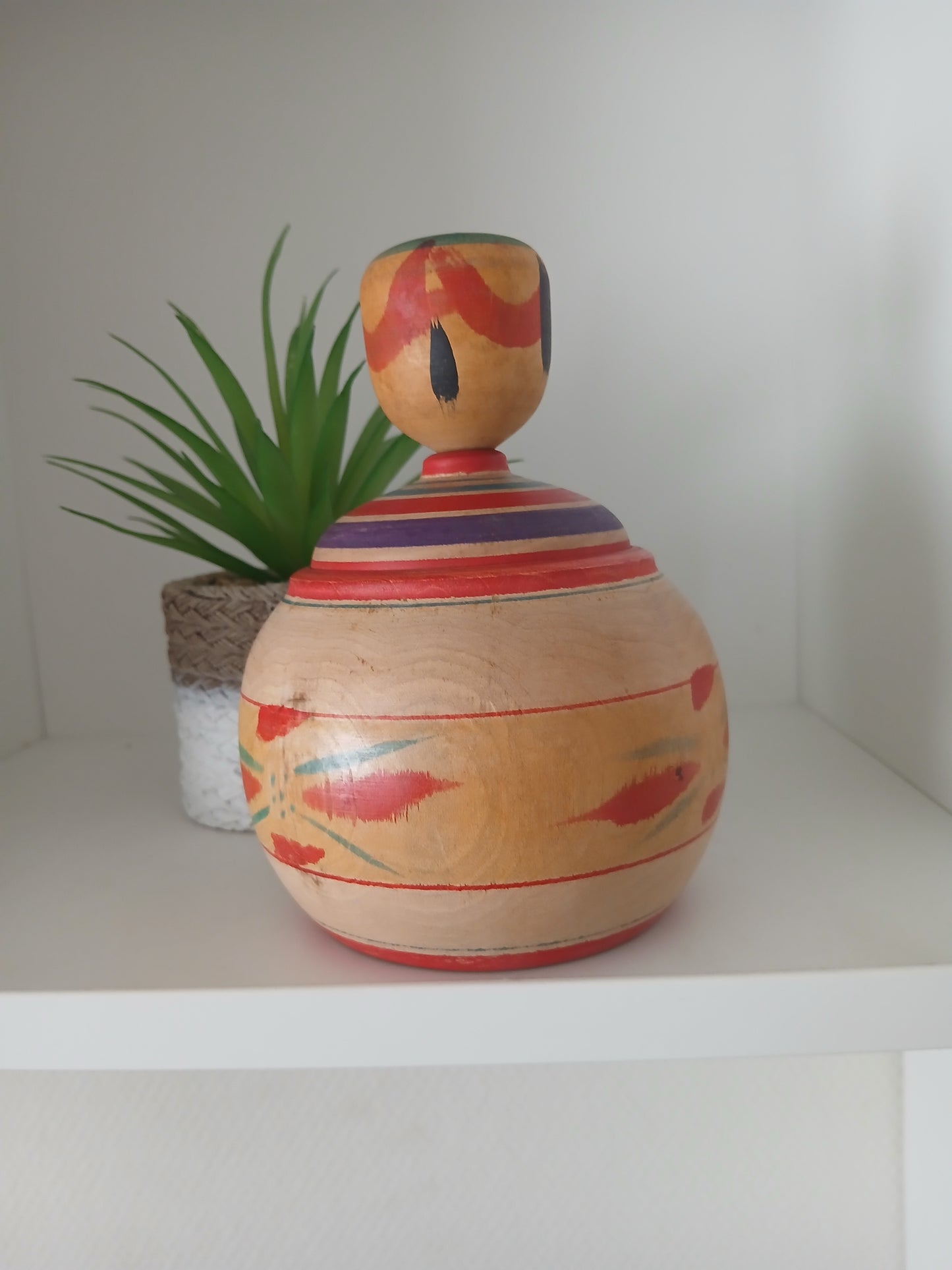 Vintage Ejiko kokeshi from the Nakanosawa strain by Fukuchi Yoshio - With container