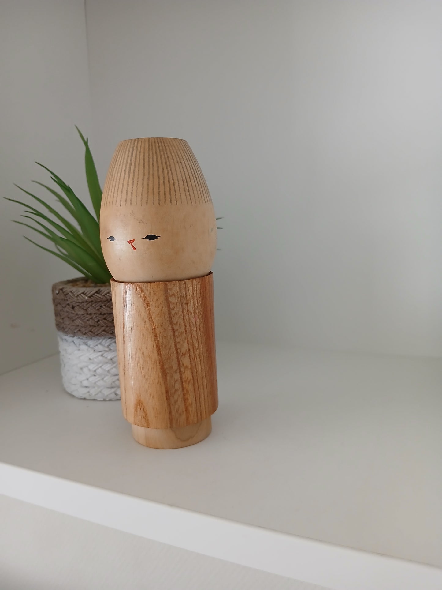 Vintage sosaku kokeshi By Issetsu Kuribayashi (1924-2011)
