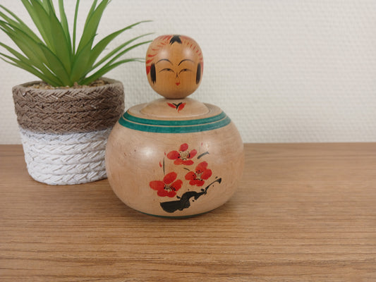 Vintage Ejiko kokeshi from the Togatta strain by Sato Masahiro