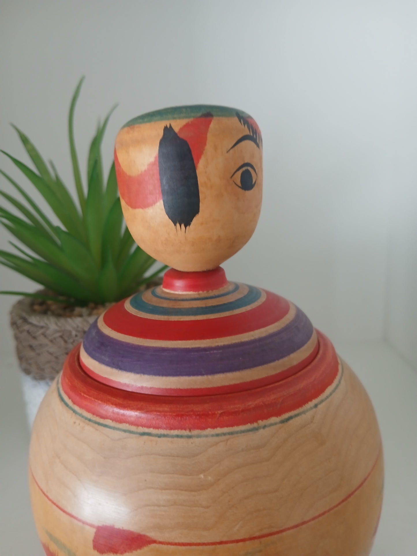 Vintage Ejiko kokeshi from the Nakanosawa strain by Fukuchi Yoshio - With container