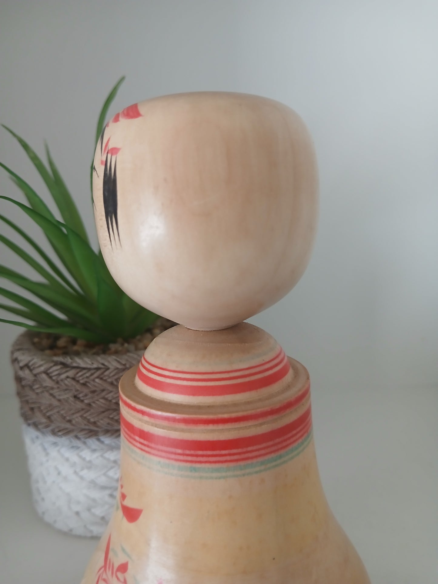Vintage traditional Ejiko Kokeshi from the Naruko strain by Onuma Kengo