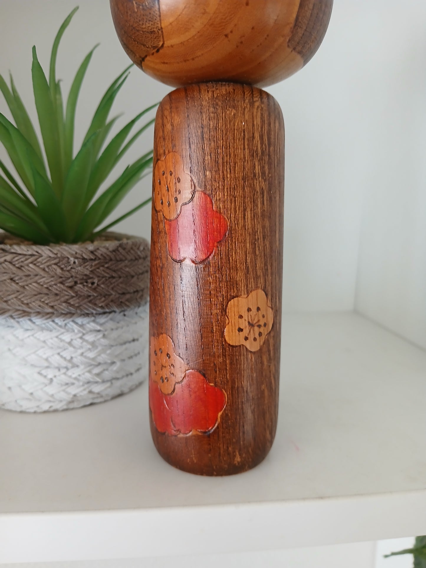 Lovely vintage Sosaku kokeshi by Yamakawa Isamu (1928-)
